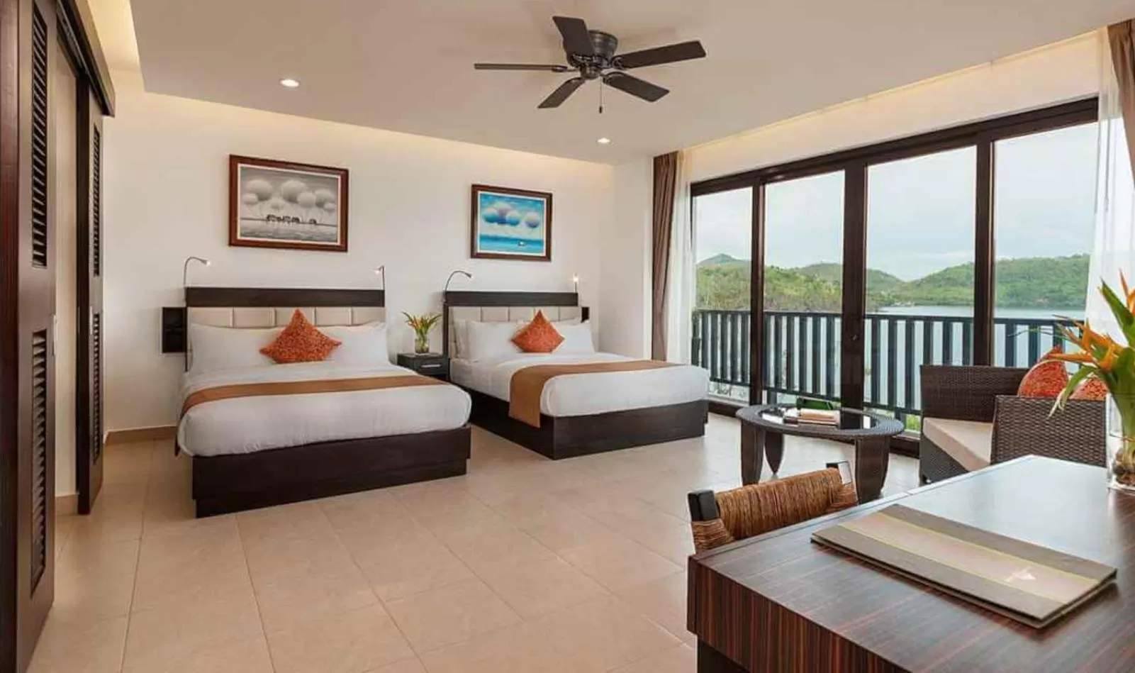 Photo of the whole room, Bed in Busuanga Bay Lodge