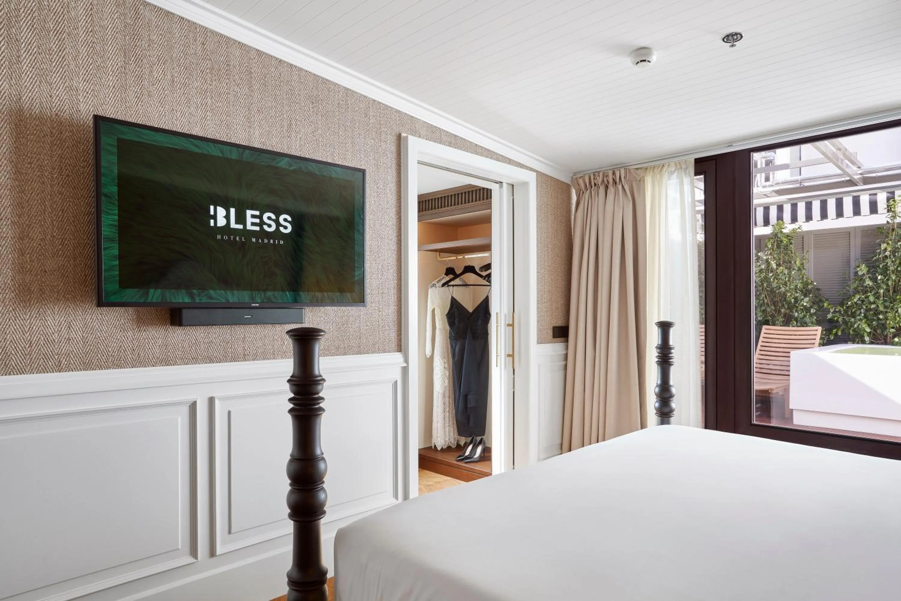 TV and multimedia, Bed in BLESS Hotel Madrid - The Leading Hotels of the World