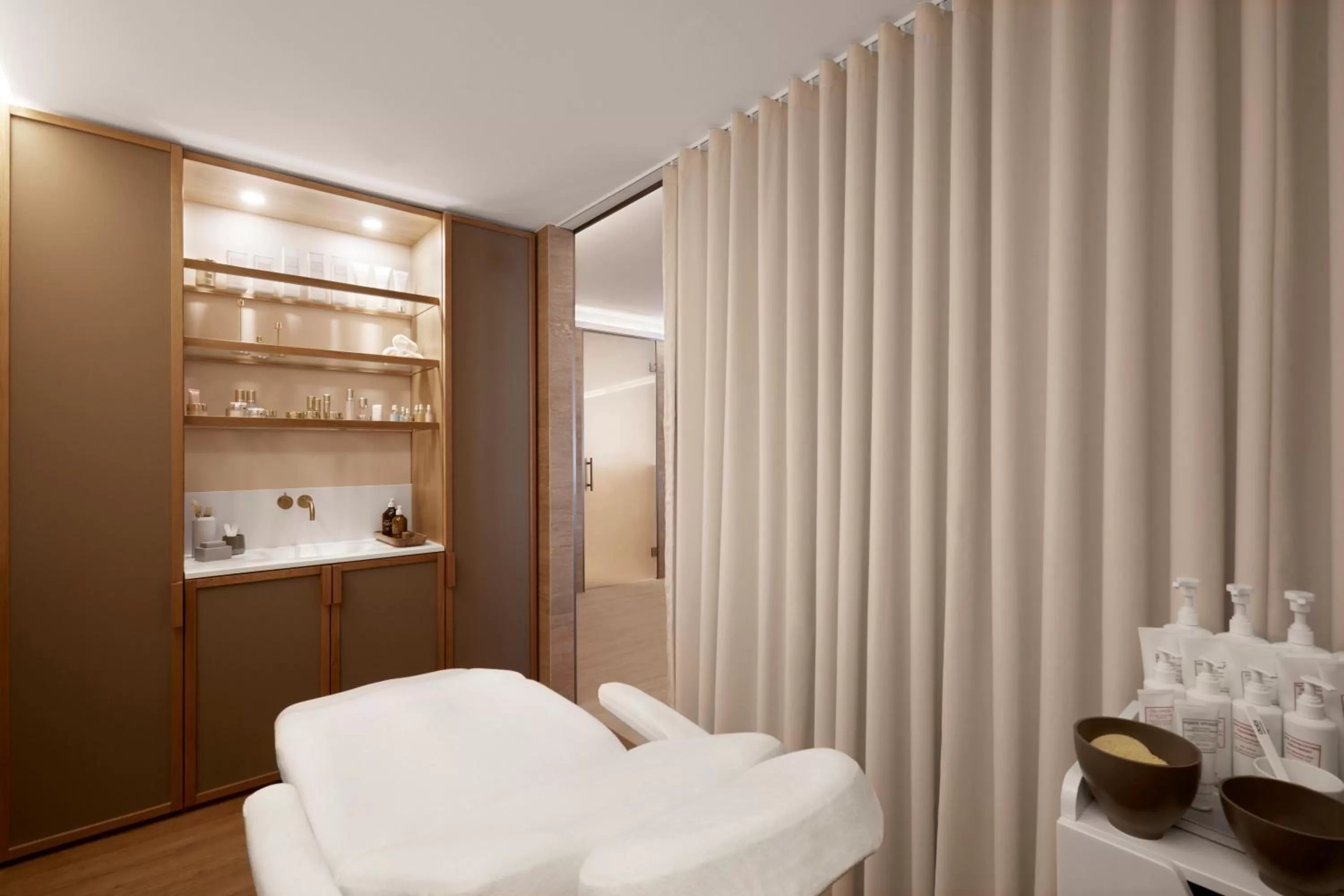 Massage, Bed in Alex Lake Zürich