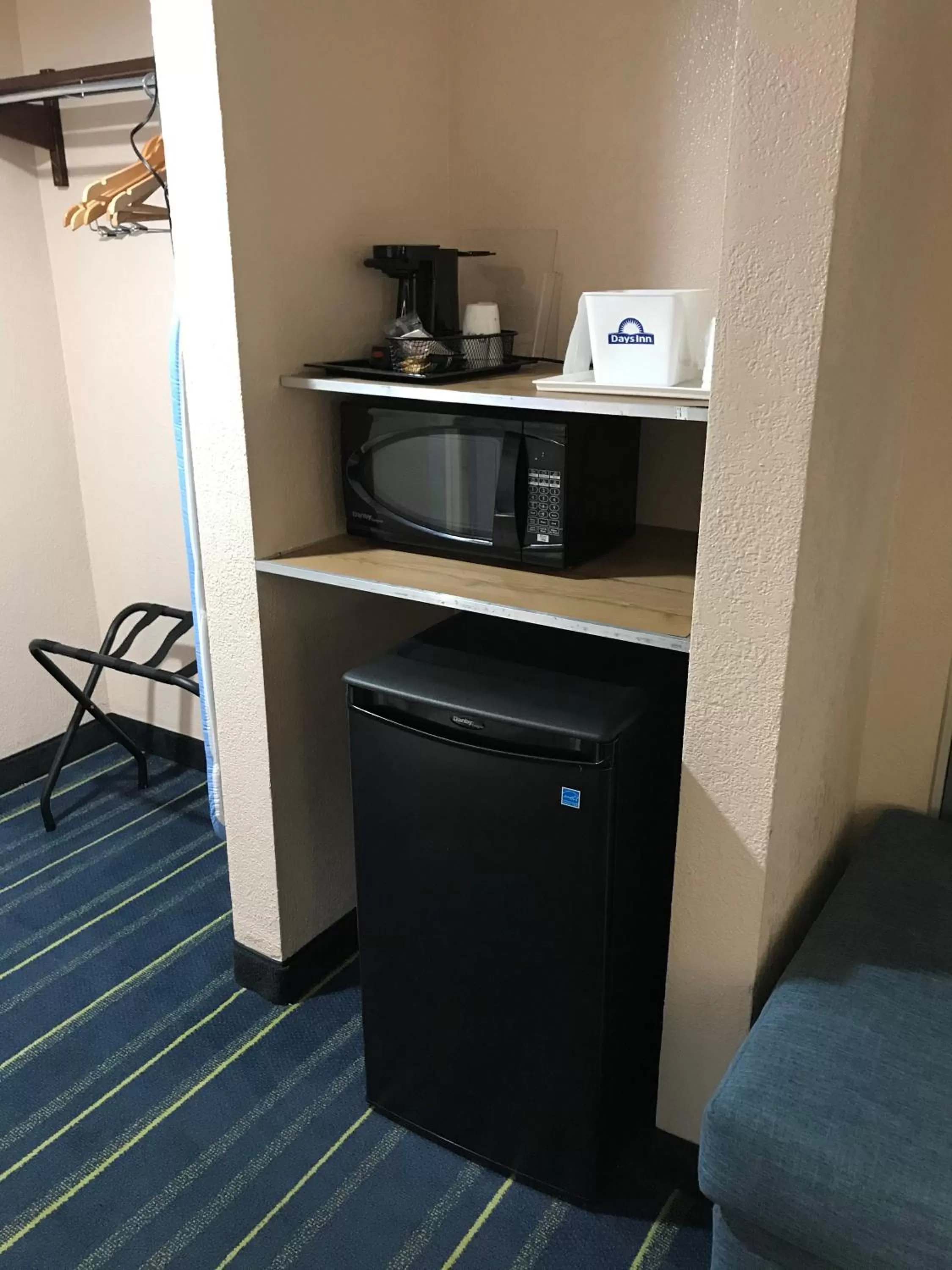 Coffee/tea facilities in Days Inn by Wyndham Panama City