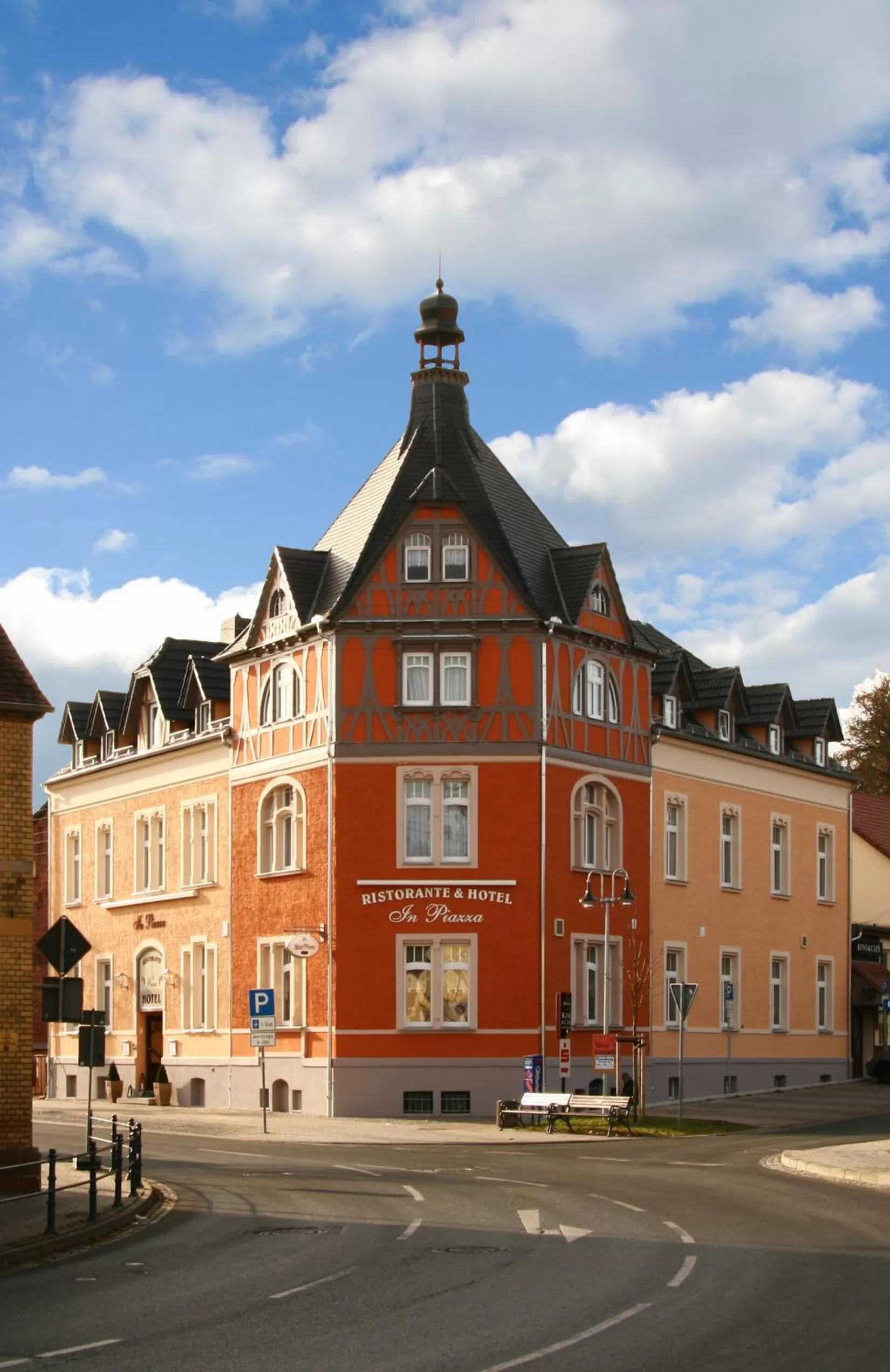 Facade/entrance in In Piazza