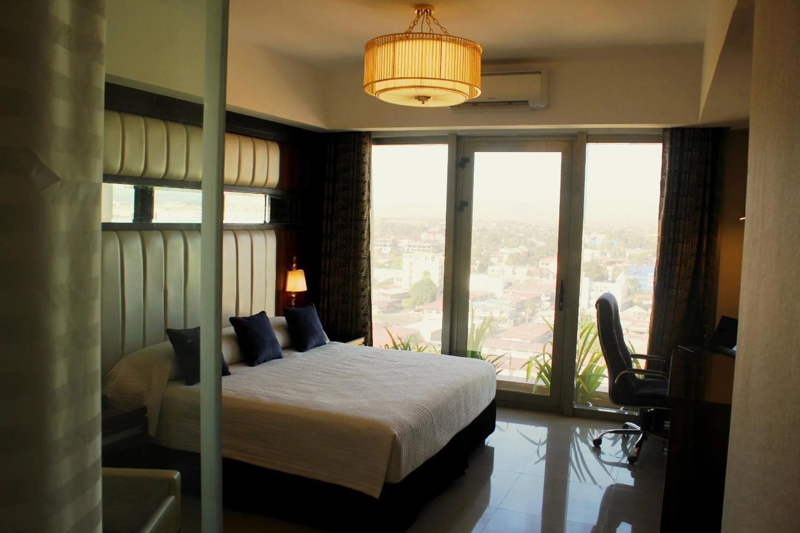 Bedroom, Bed in Central Park Tower Resort