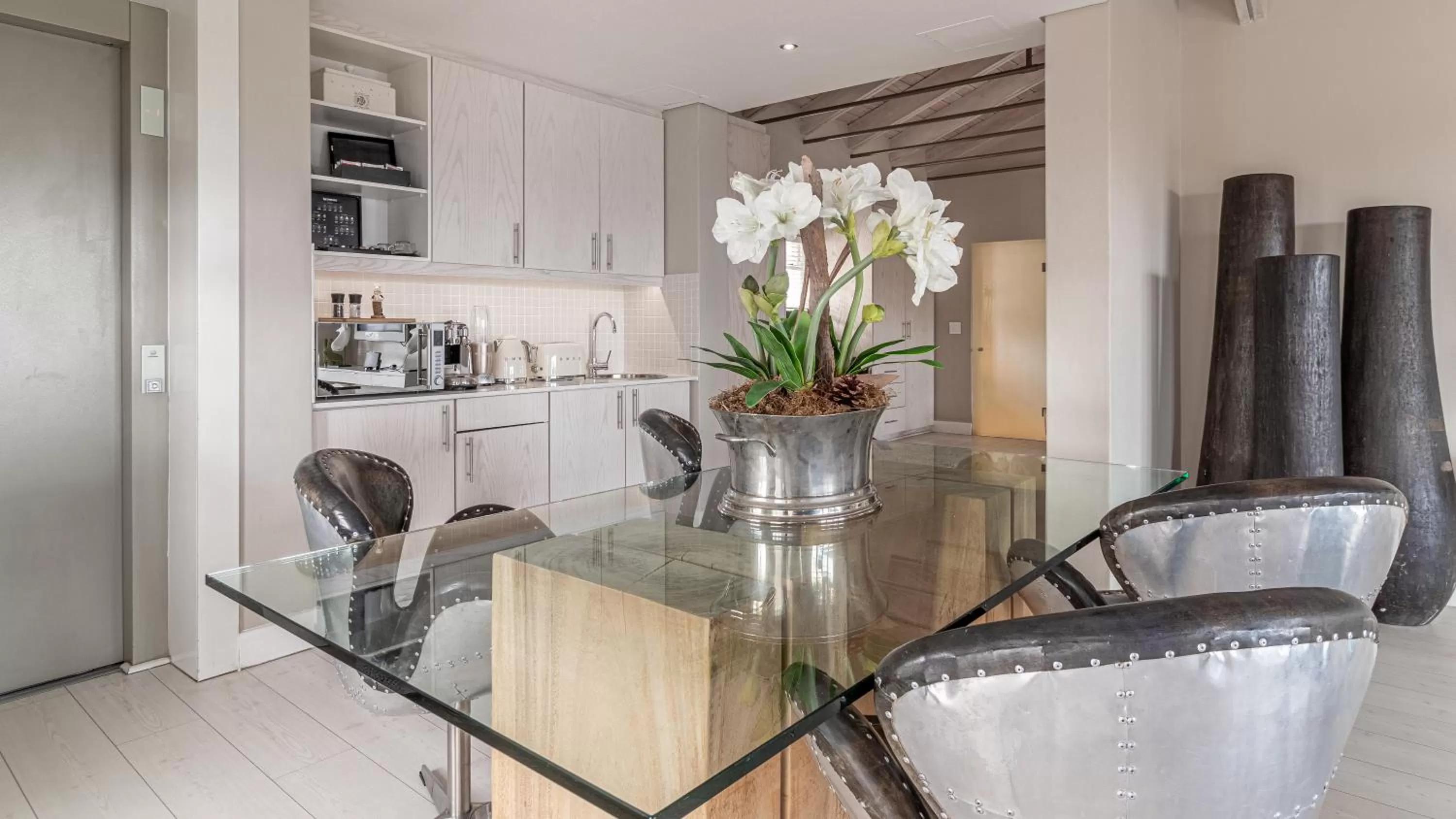 Dining area, Kitchen/Kitchenette in The Glen Boutique Hotel & Spa