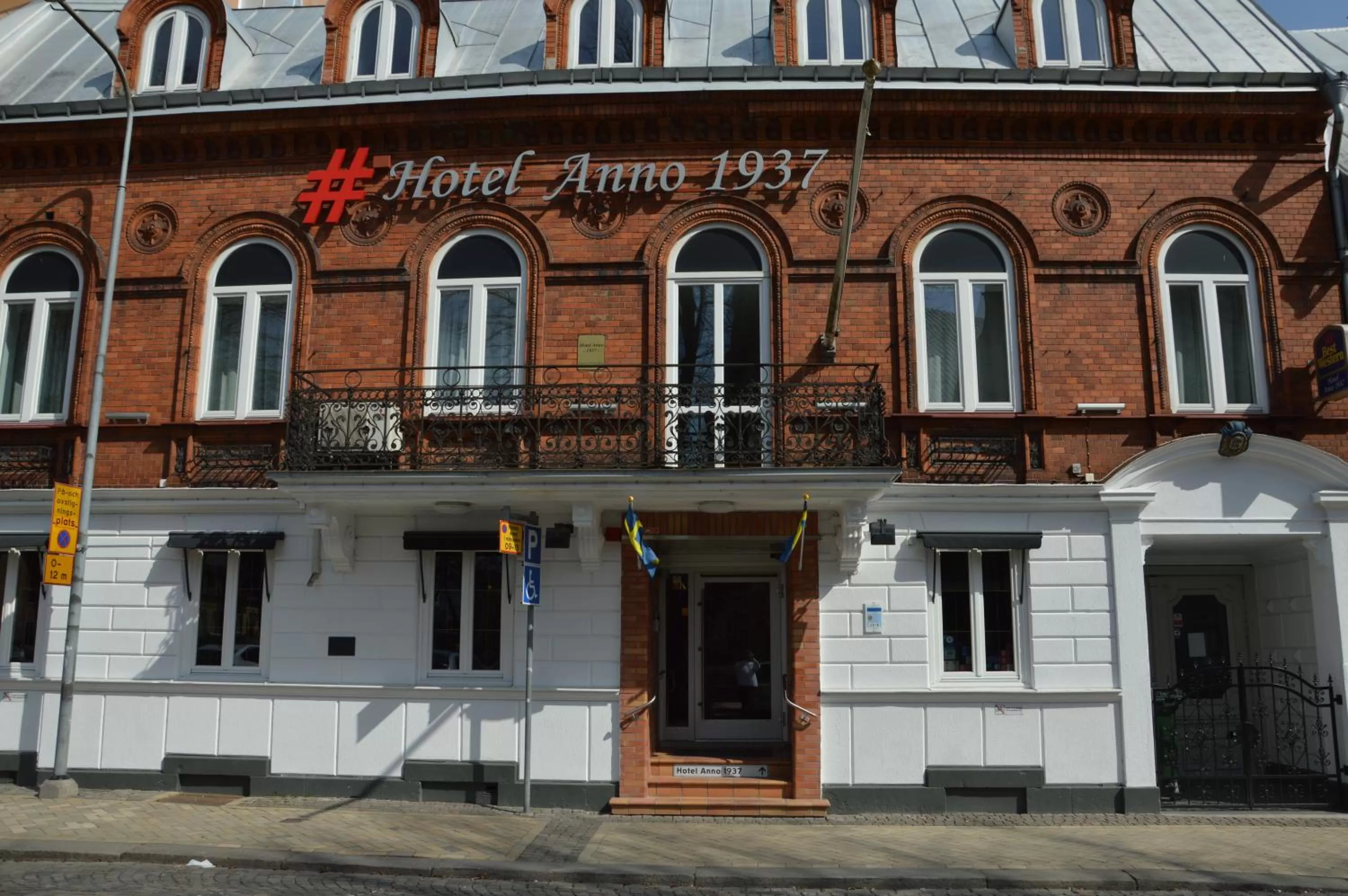 Property building in Best Western Hotel Anno 1937