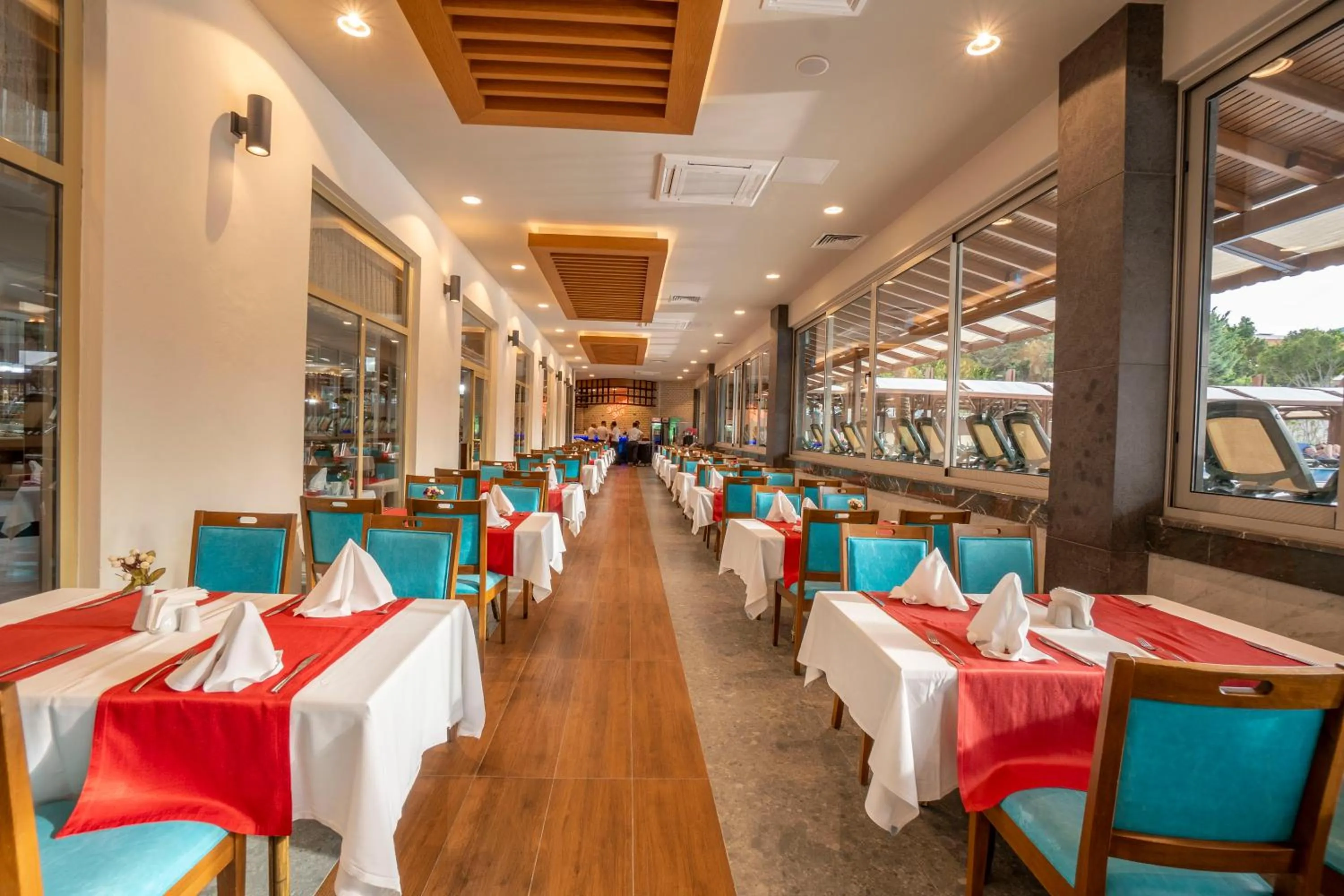 Restaurant/places to eat in Side Breeze Hotel