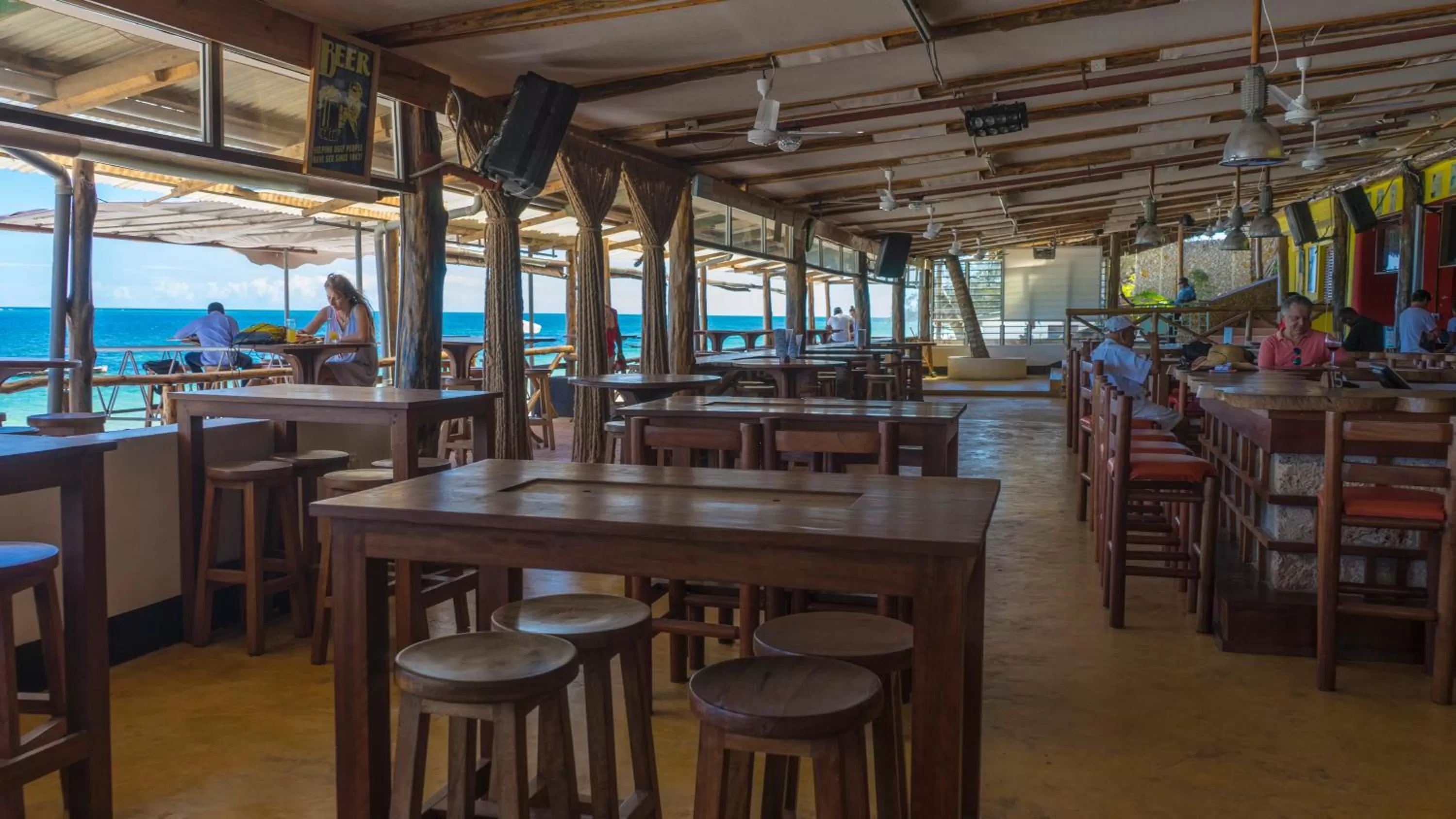 Restaurant/places to eat in Reef Hotel Mombasa