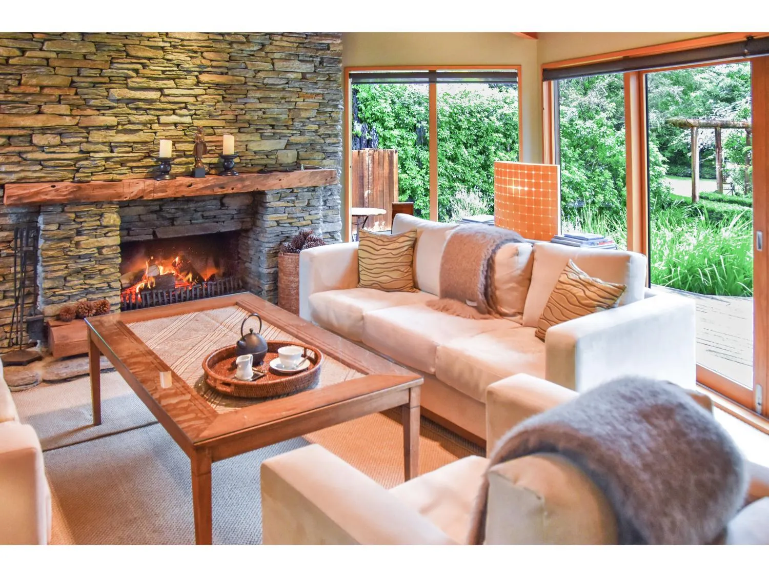 Lounge or bar in River Birches