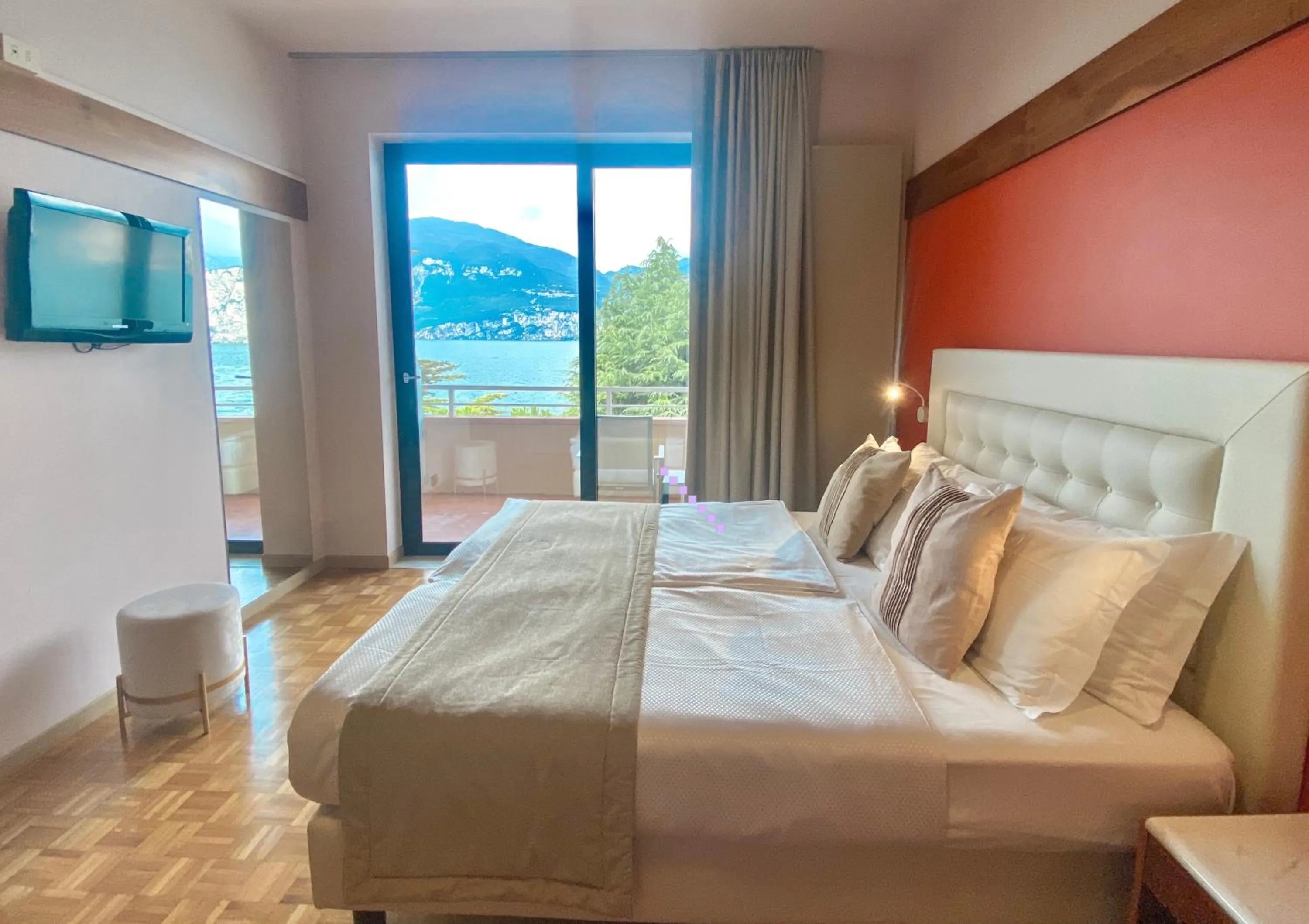 Bed in Hotel Du Lac - Relax Attitude Hotel