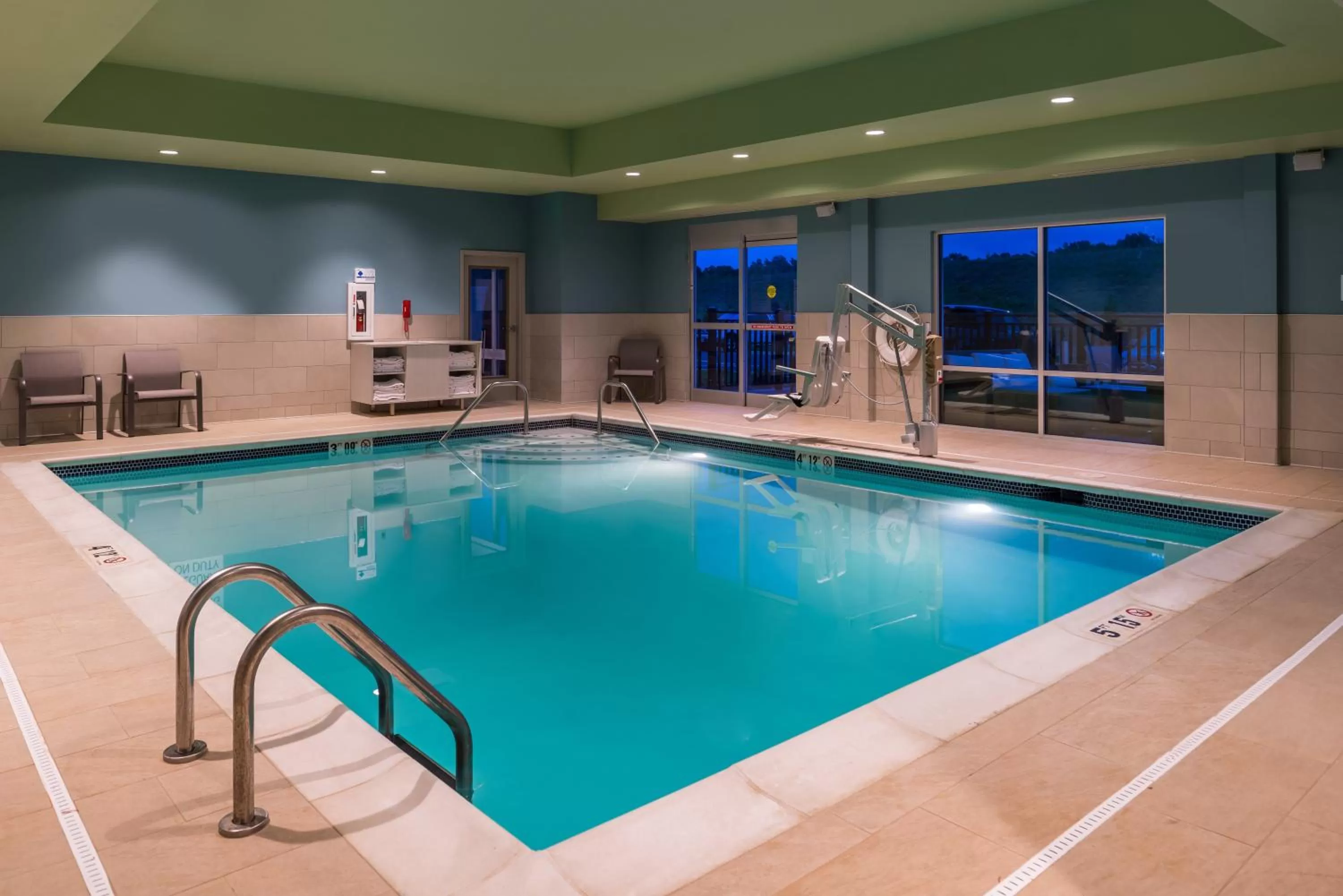 Swimming pool in Holiday Inn Express & Suites Farmville by IHG