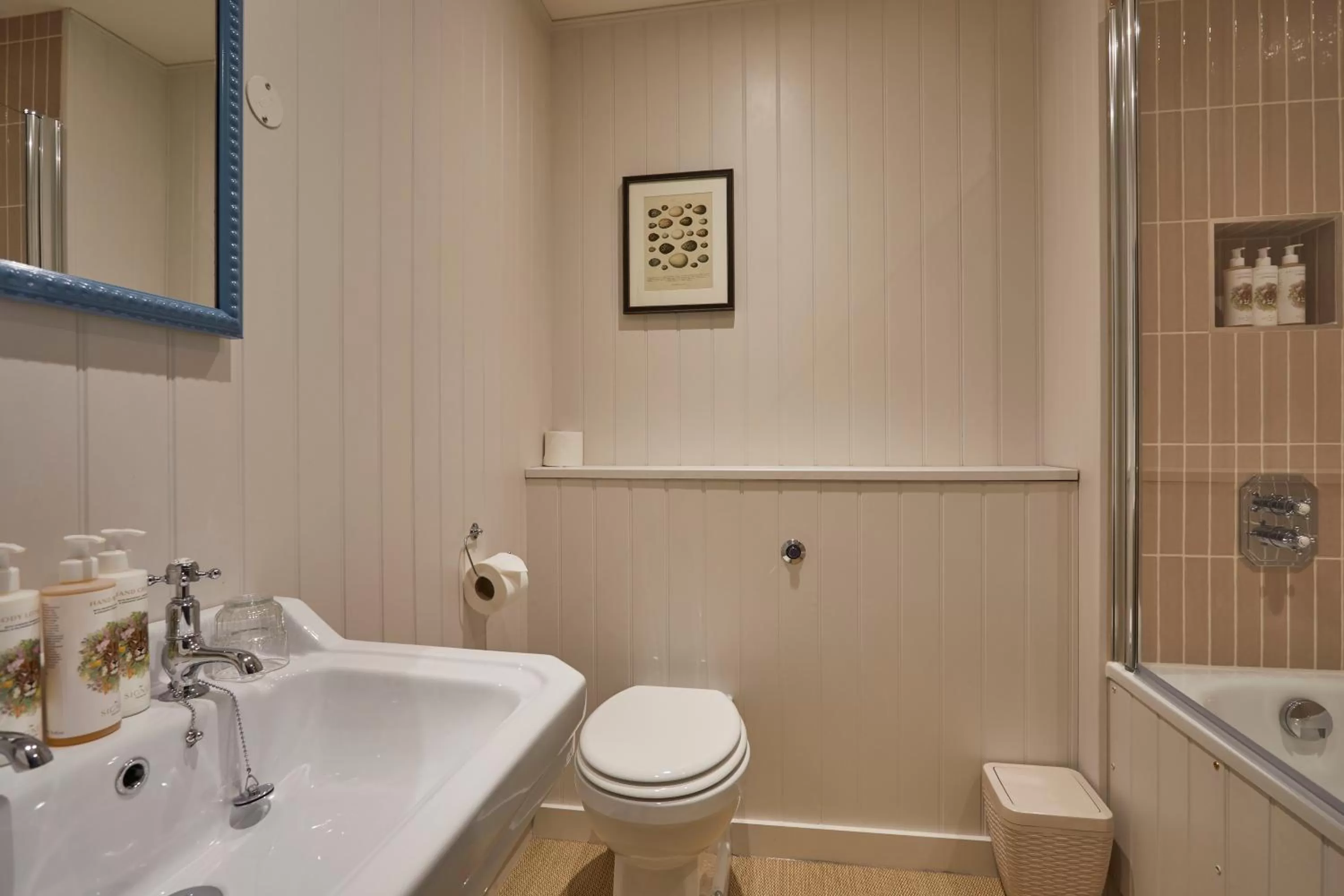 Bathroom in The Retreat, Elcot Park