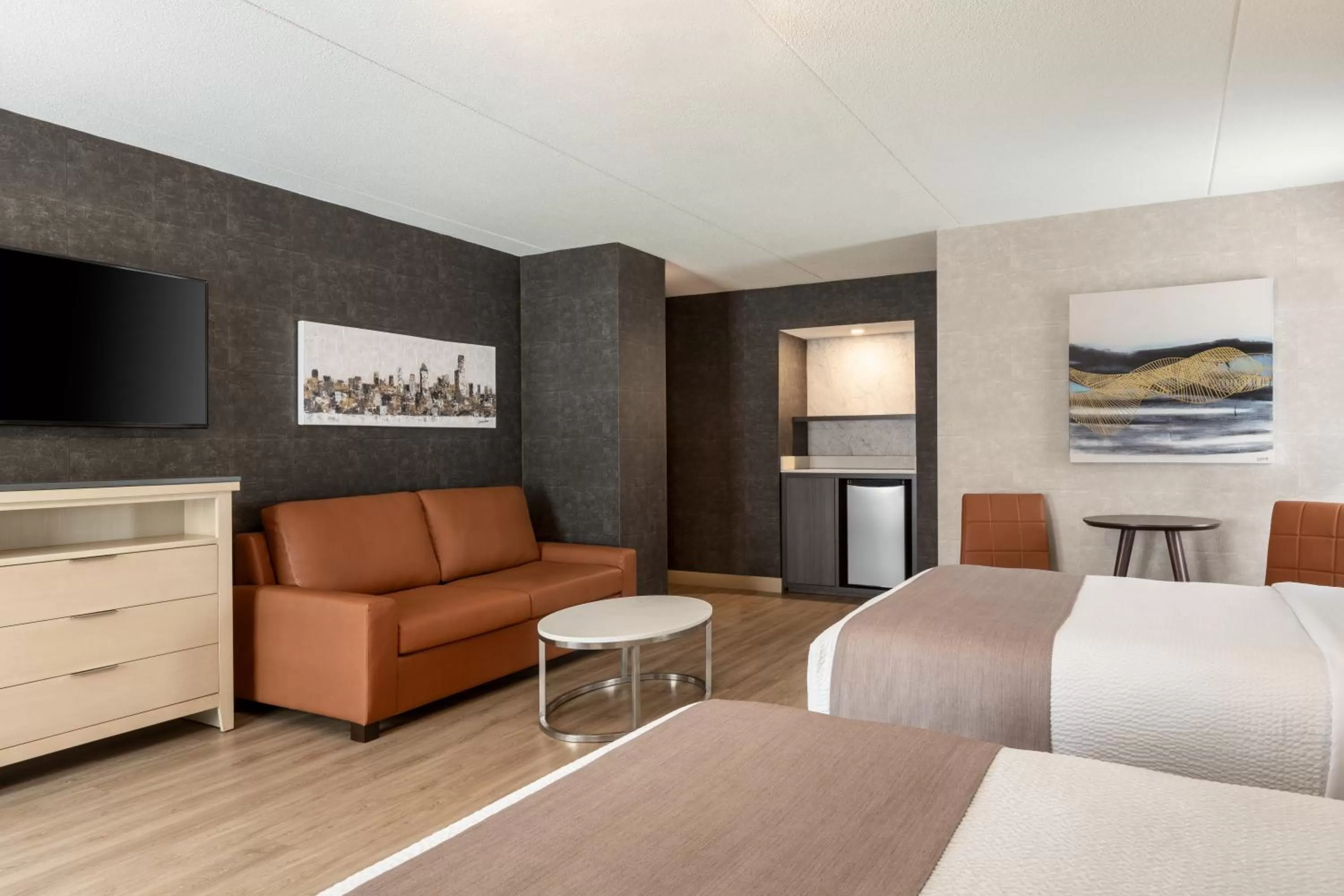 Bedroom in Days Inn by Wyndham Toronto West Mississauga