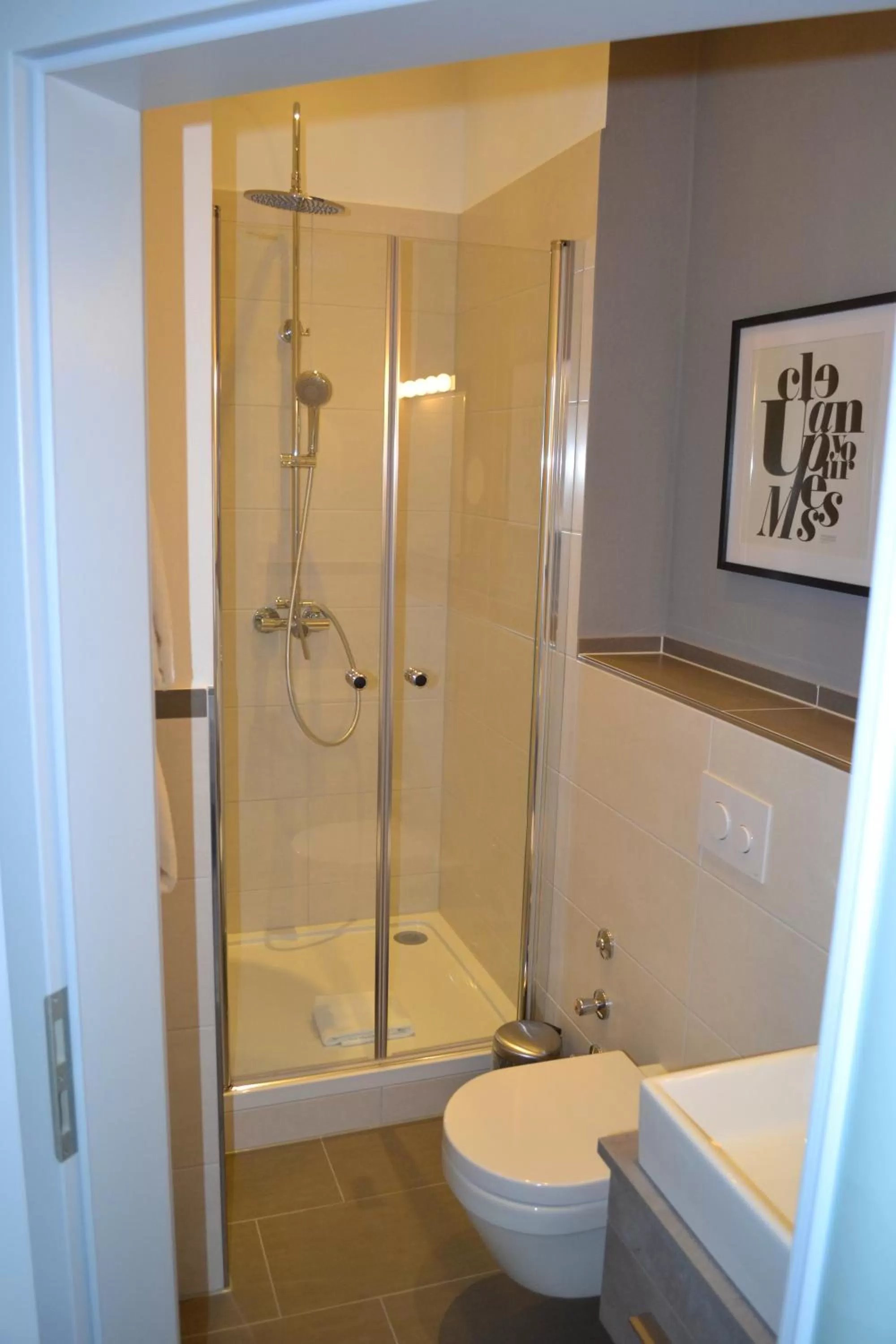 Shower in Boutique-Hotel "Stilvoll"