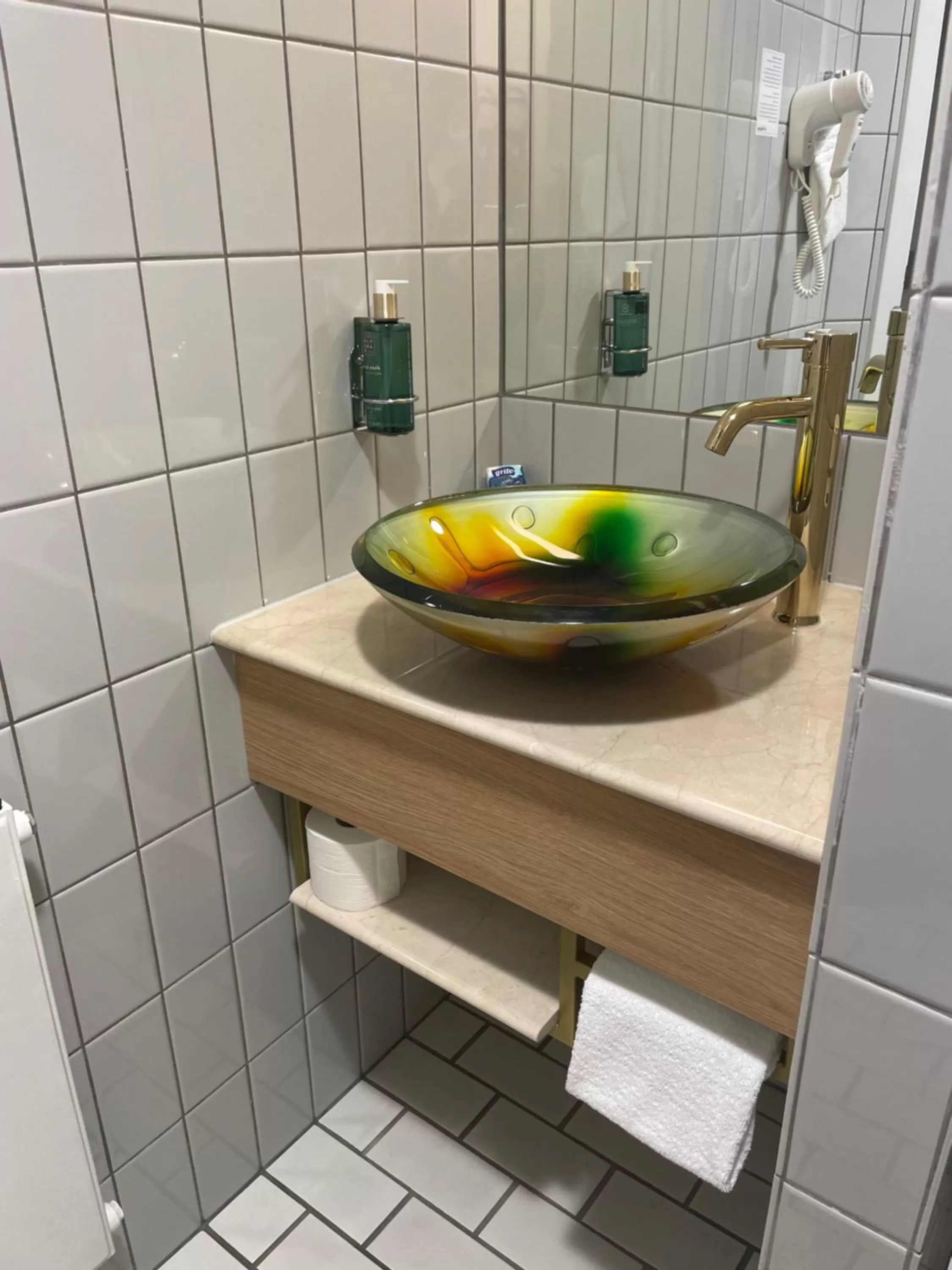 Bathroom in City Hotel Nattergalen