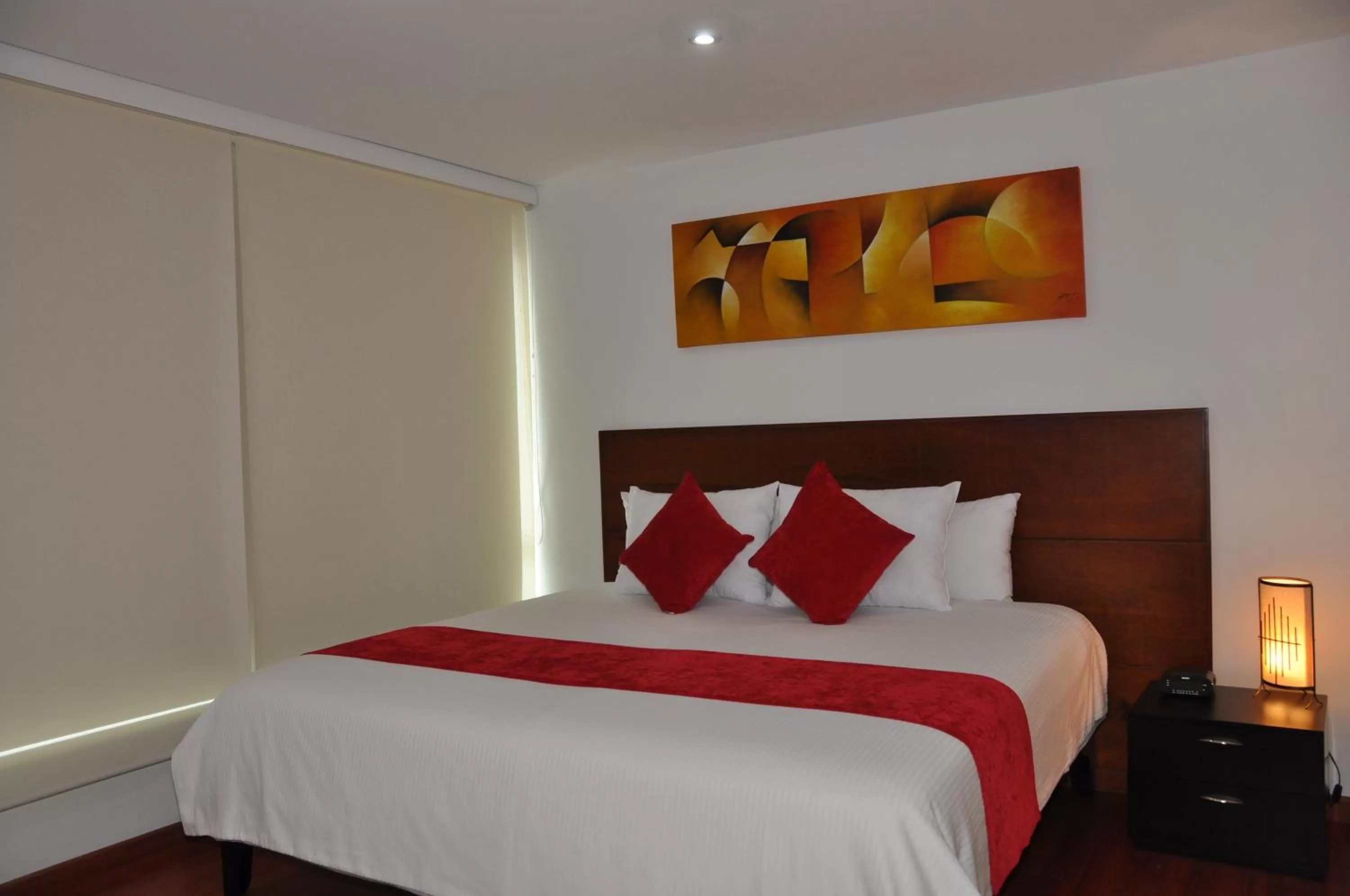 Bed in Apartasuites Plaza Modelia