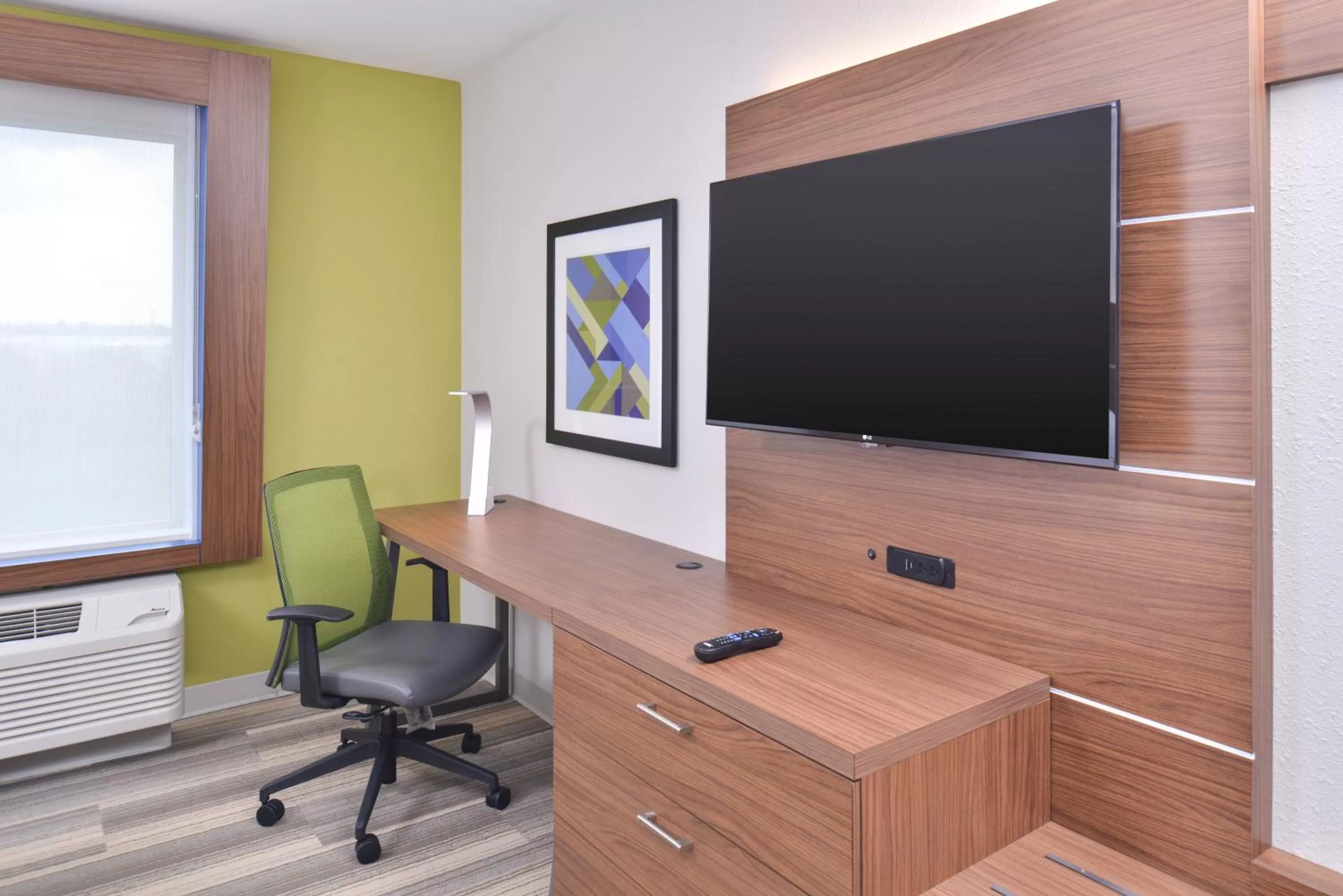 Photo of the whole room in Holiday Inn Express & Suites Omaha Airport by IHG