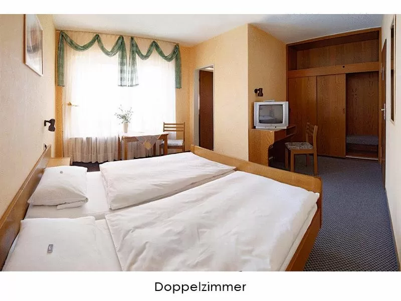 Photo of the whole room, Bed in Hotel Keinath Stuttgart