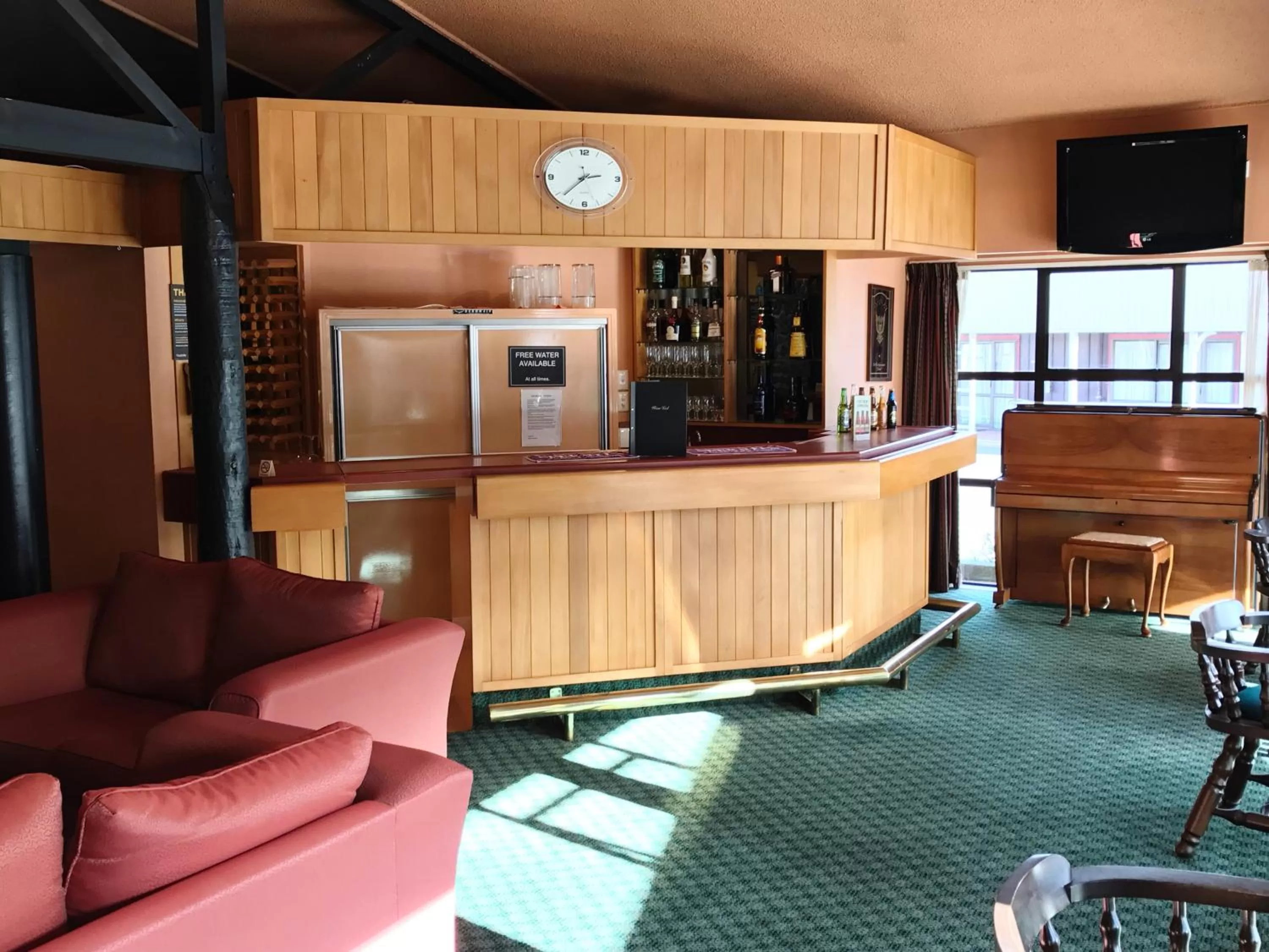 Lounge or bar in The Village Inn Hotel