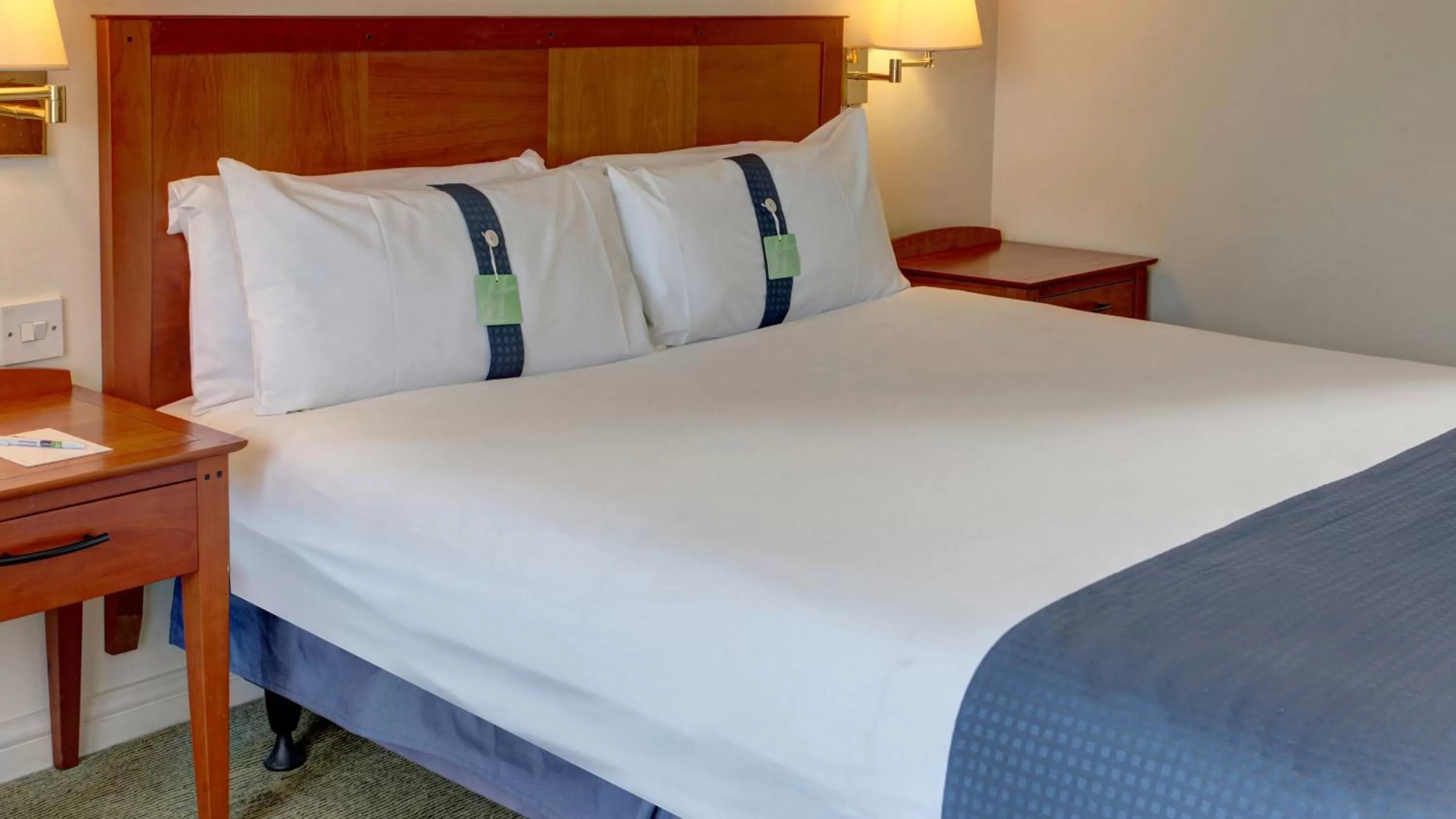 Double Room with Sofa Bed - Non-Smoking in Holiday Inn Fareham Solent, an IHG Hotel