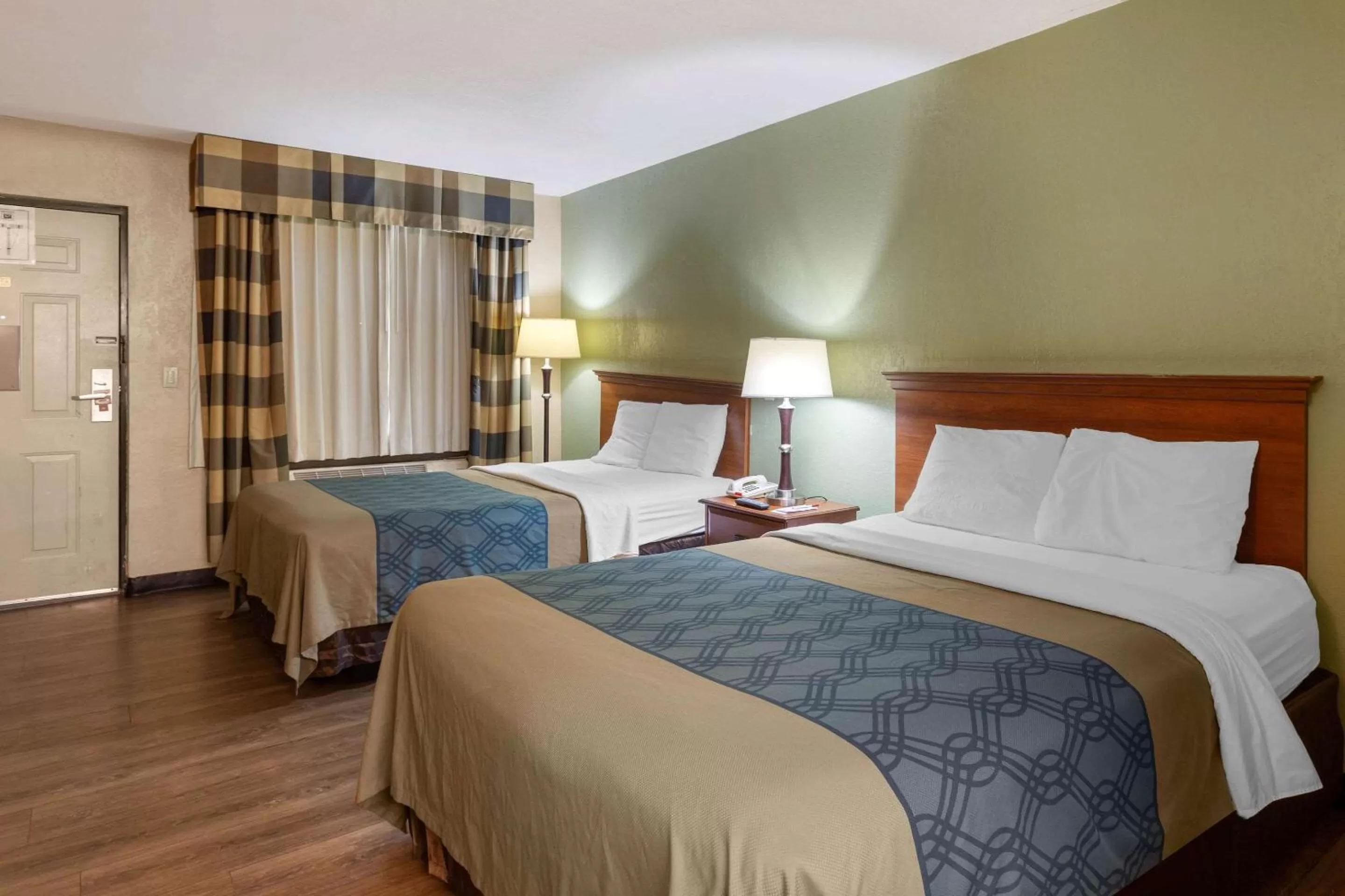 Photo of the whole room, Bed in Econo Lodge Belton - Kansas City South