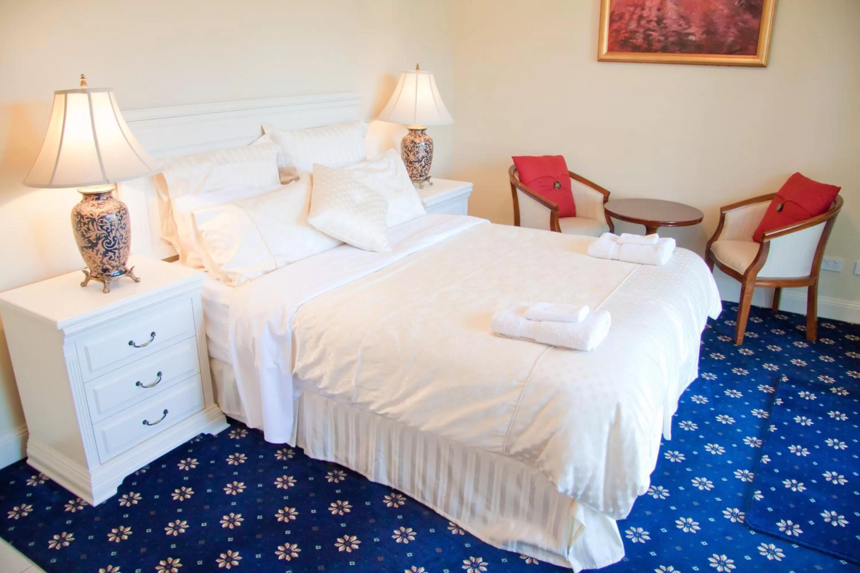 Bedroom, Bed in Holly Lane Mews