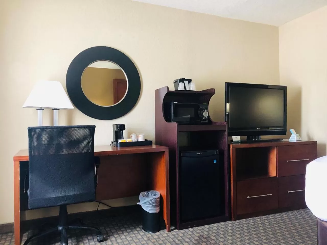TV and multimedia in Quality Inn & Suites Heritage Park