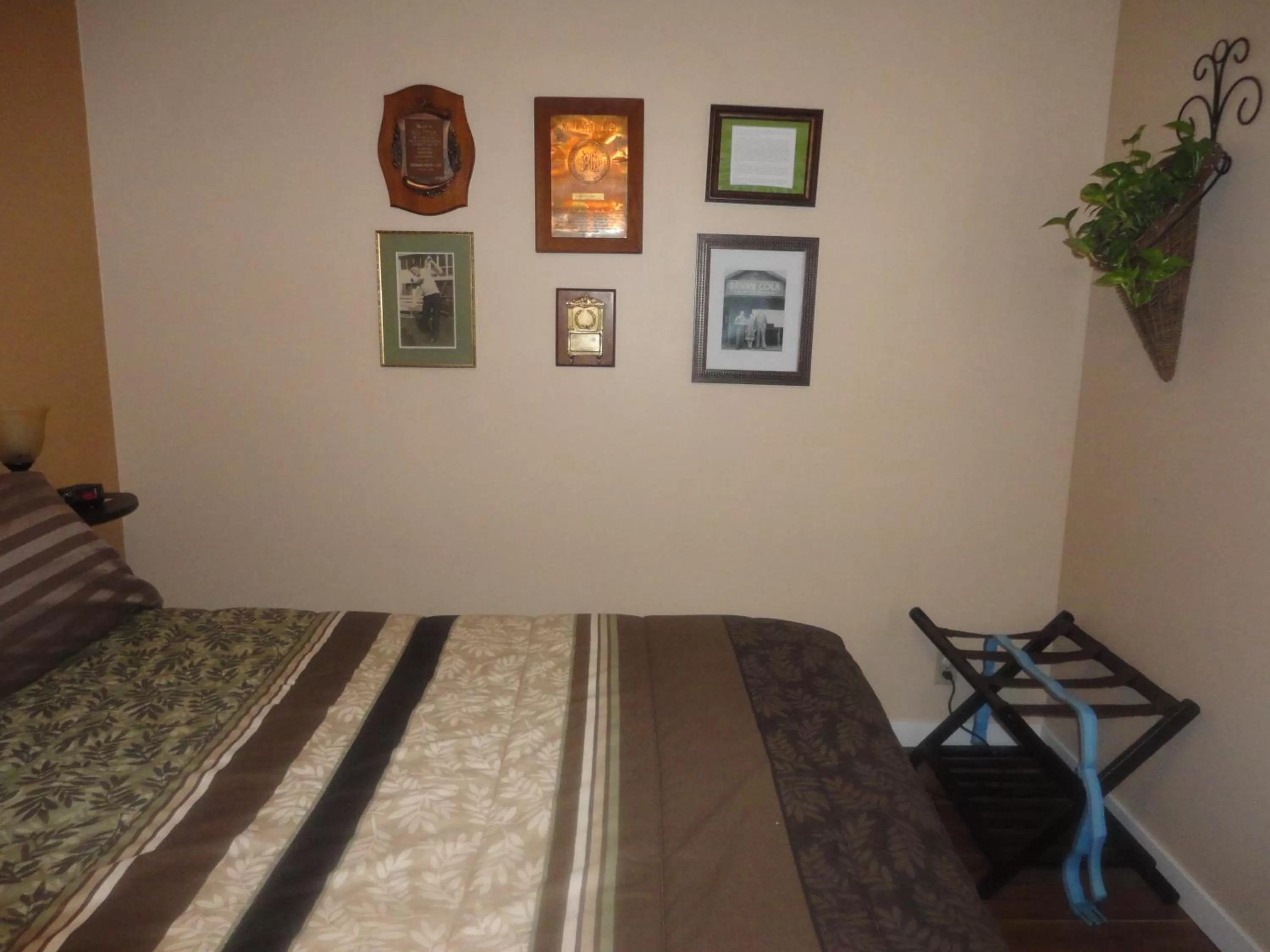 Bed in Vintage Merlot Bed and Breakfast