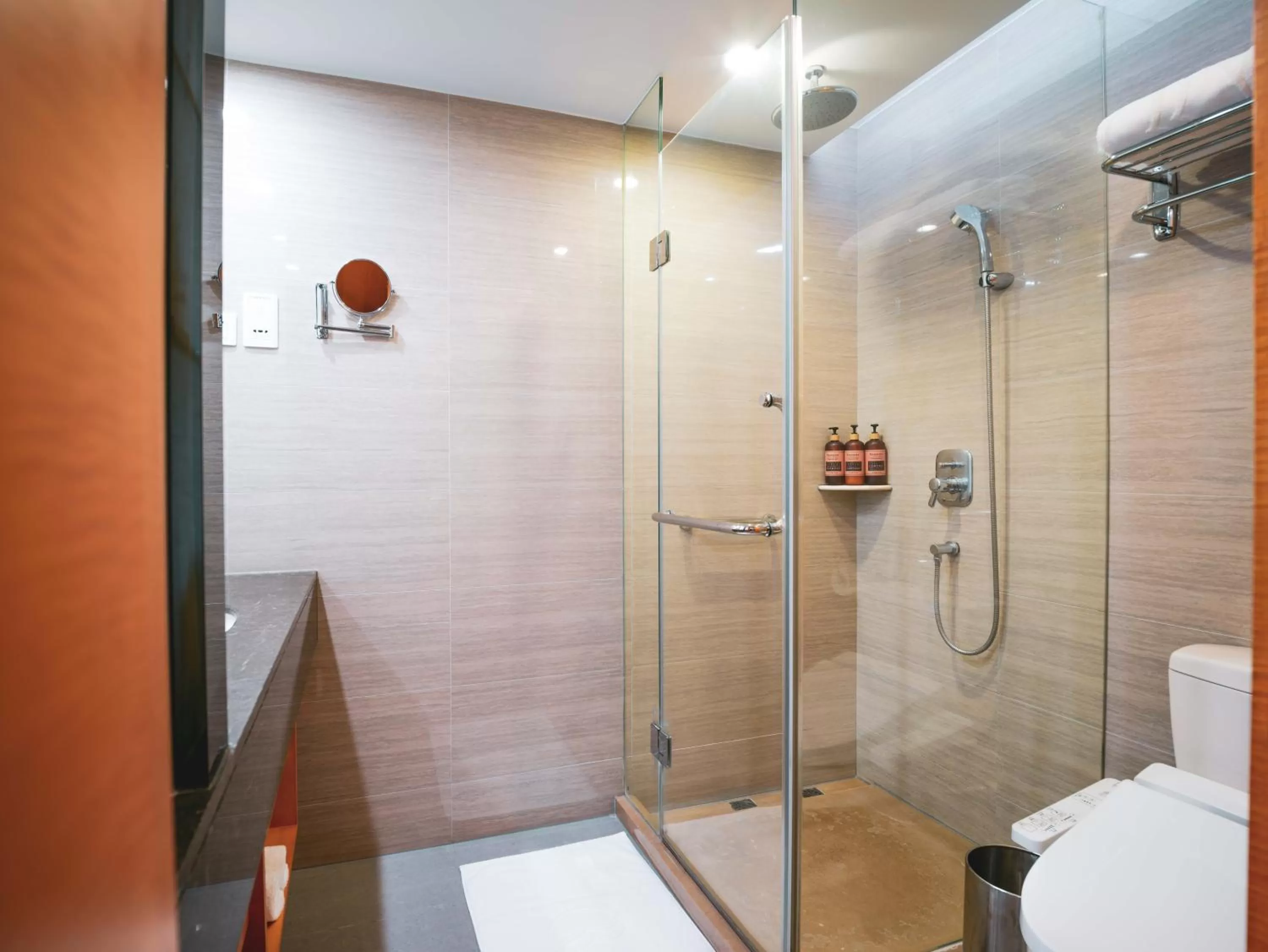 Shower in Ramada Plaza Shanghai Pudong Airport