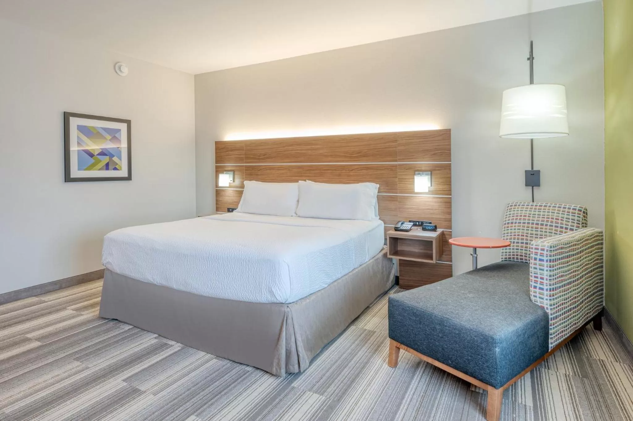 Photo of the whole room, Bed in Holiday Inn Express & Suites St. Louis - Chesterfield by IHG