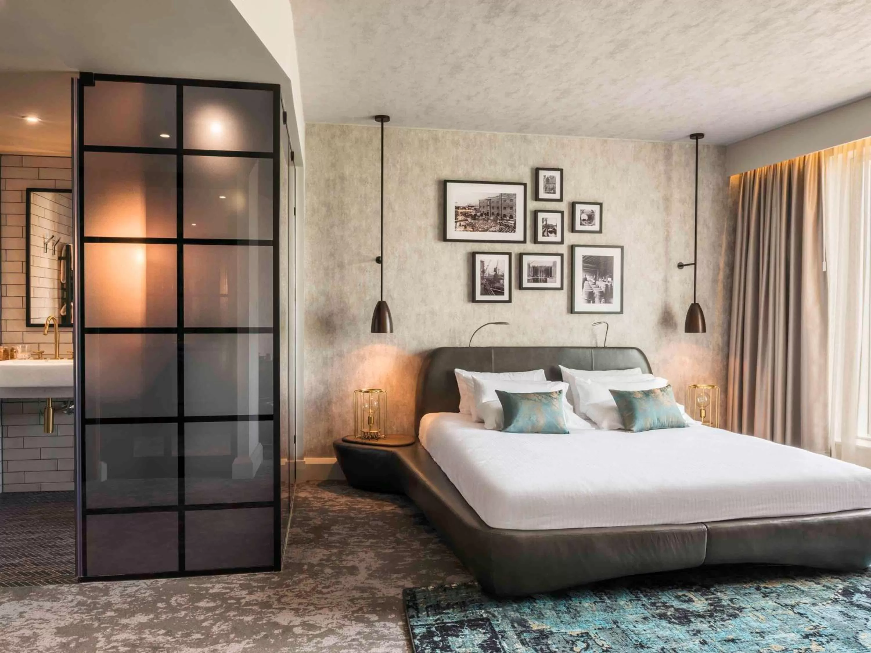 Photo of the whole room, Bed in Novotel London Canary Wharf