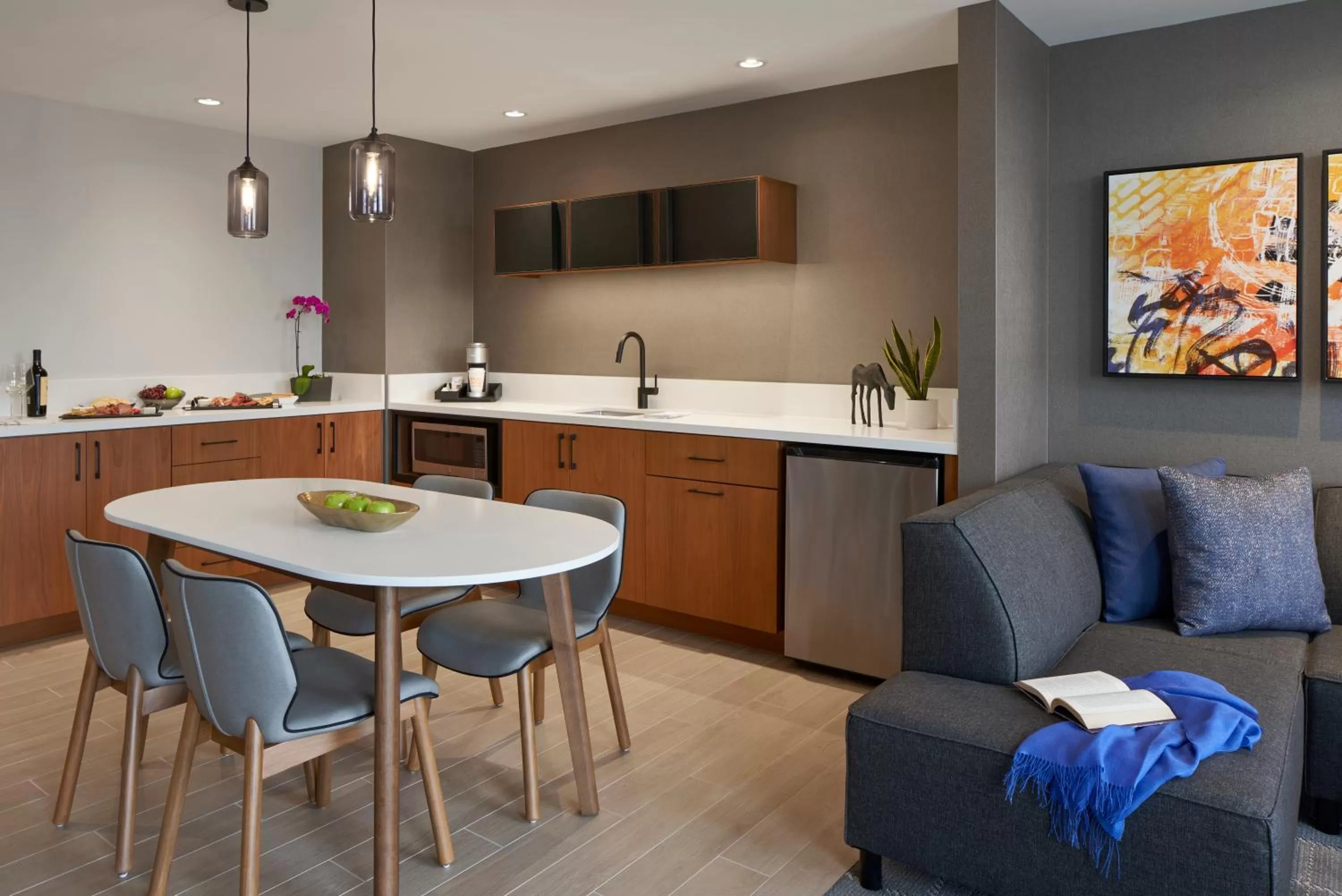 Kitchen or kitchenette in The Watermark Hotel