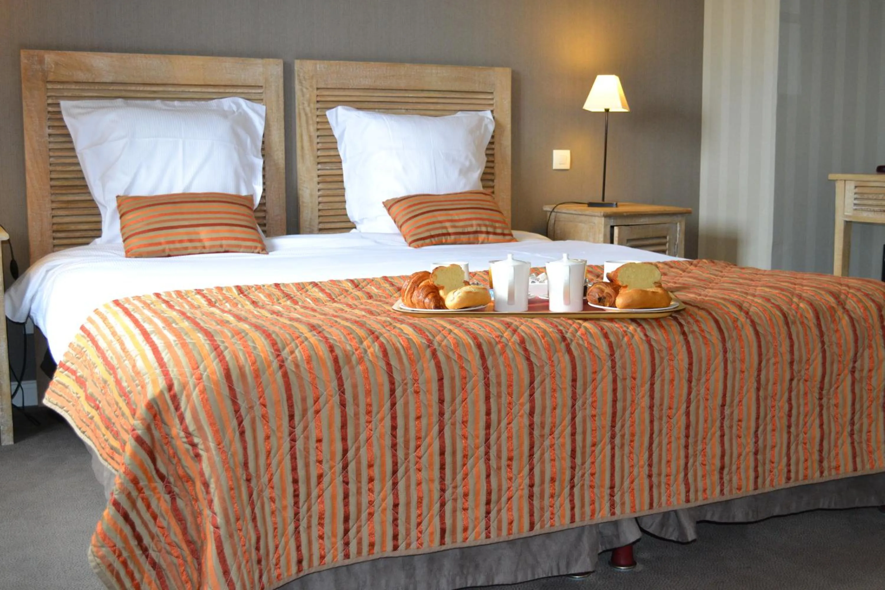 Garden, Bed in Almoria Hôtel & SPA