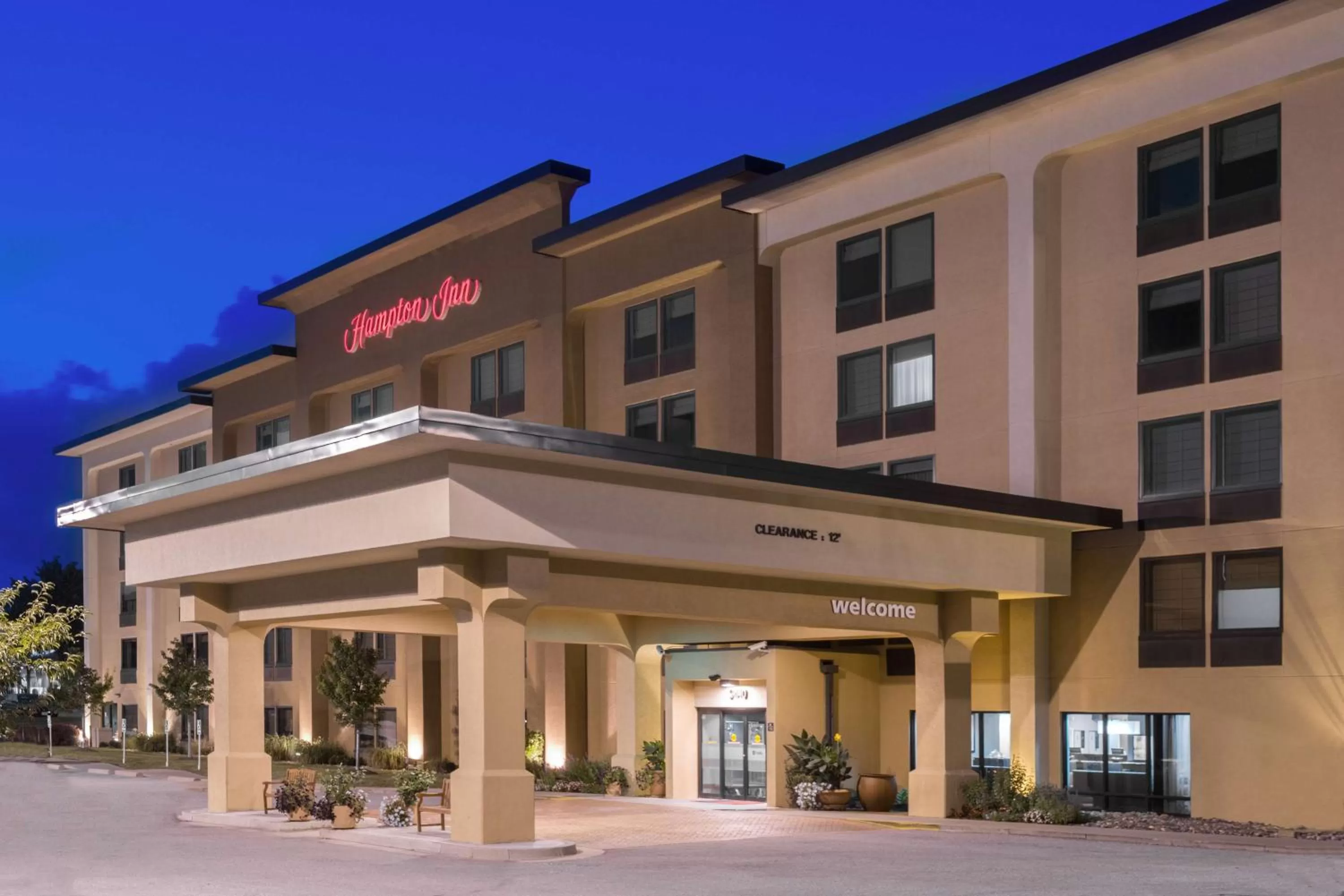 Property building in Hampton Inn Columbia