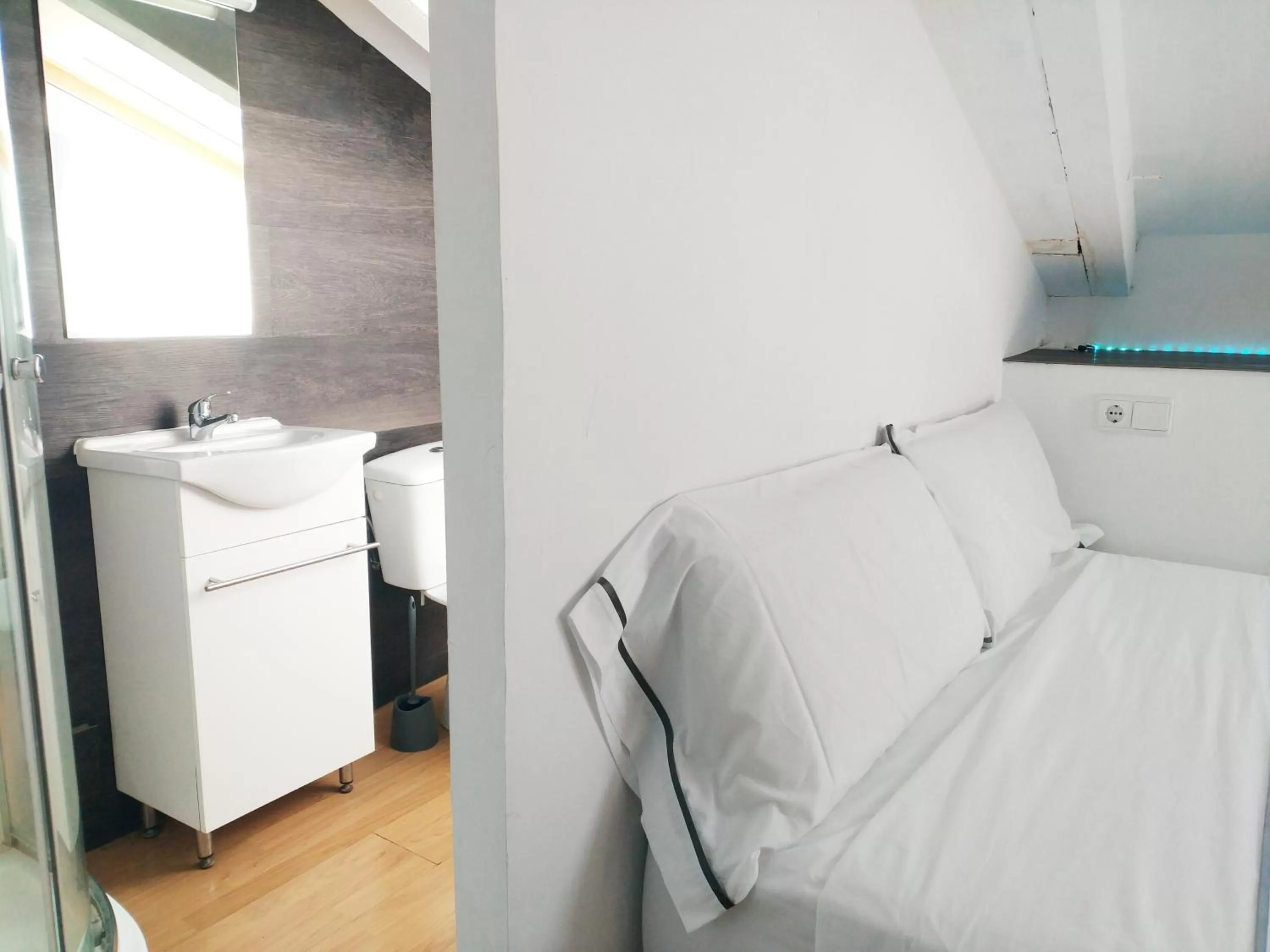 Bedroom, Bed in Rin Rooms