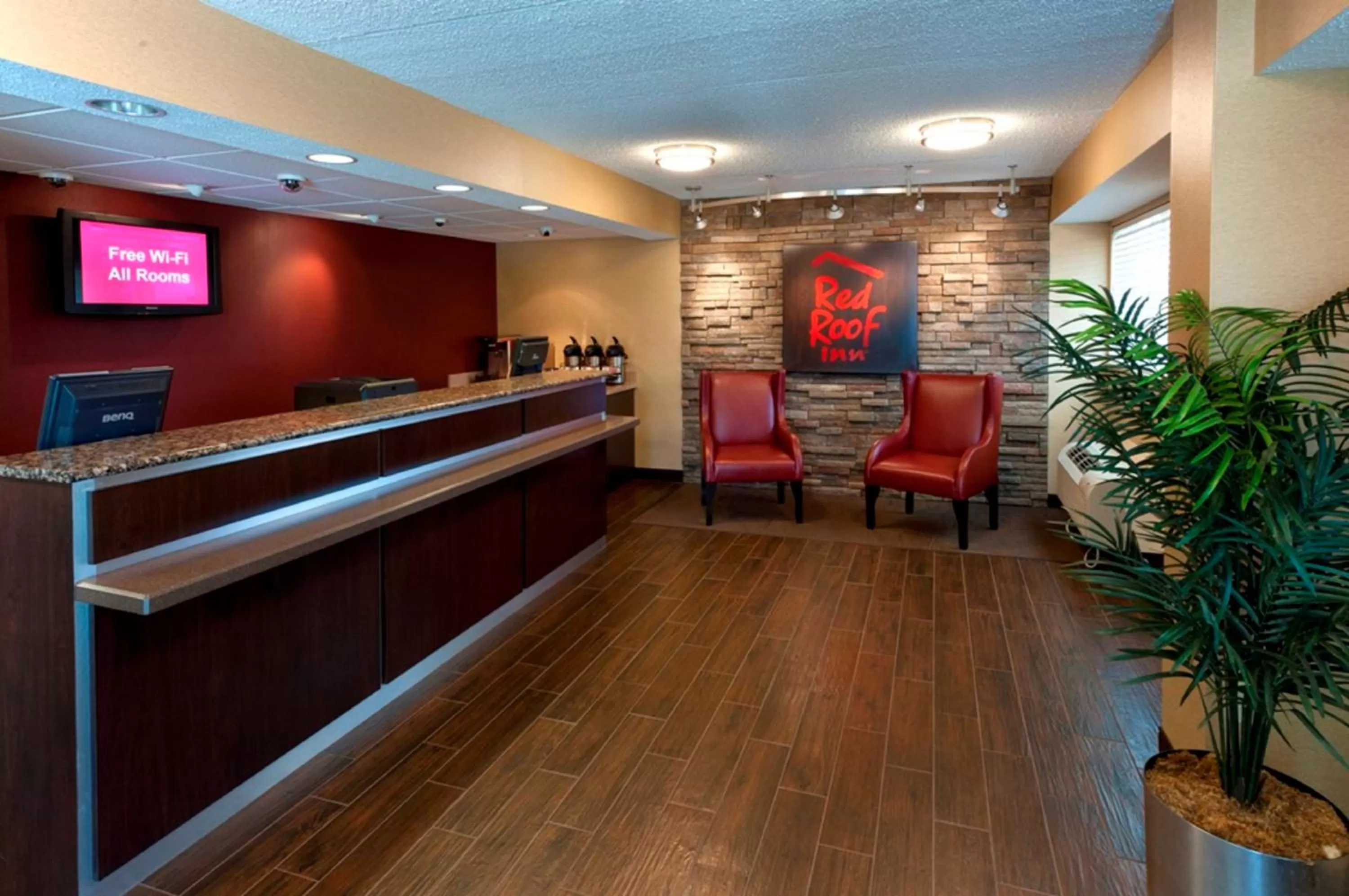 Lobby or reception in Red Roof Inn Dayton North Airport