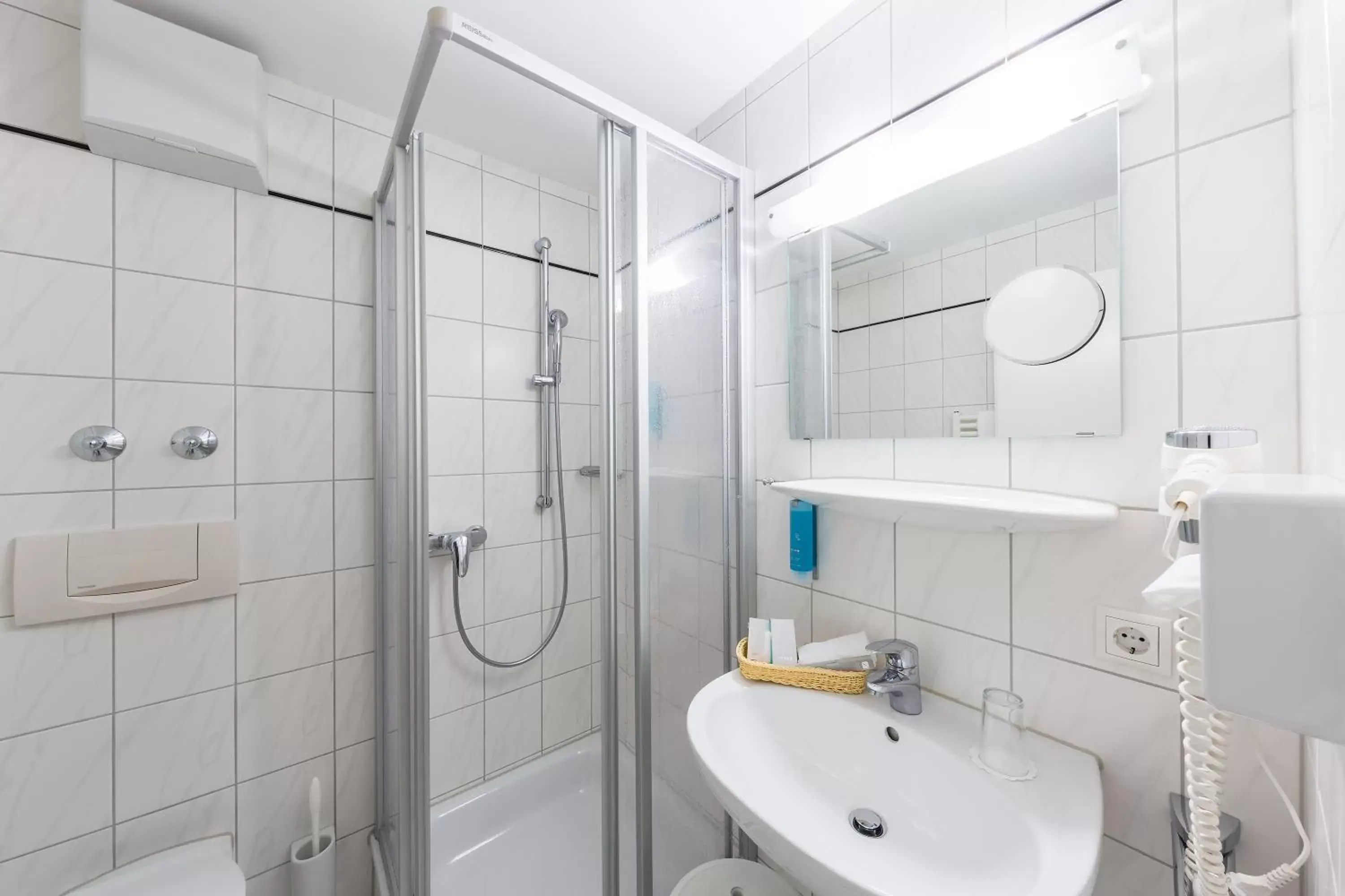 Single Room facing countryside - single occupancy in Parkhotel St.Leonhard Single Room facing countryside - single occupancy in Parkhotel St.Leonhard