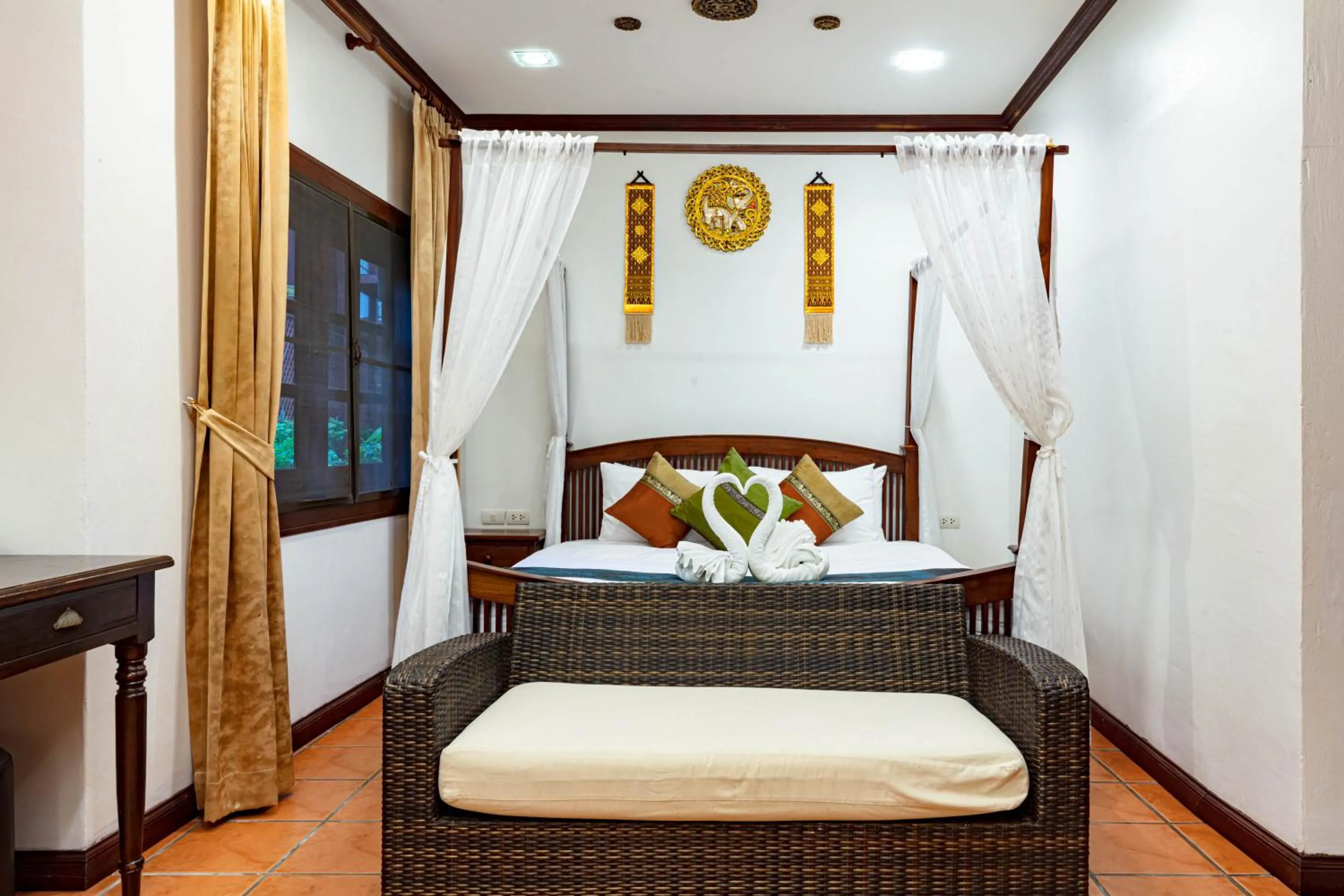 Bed in Royal Phawadee Village Patong - 2 Minutes walk to the beach