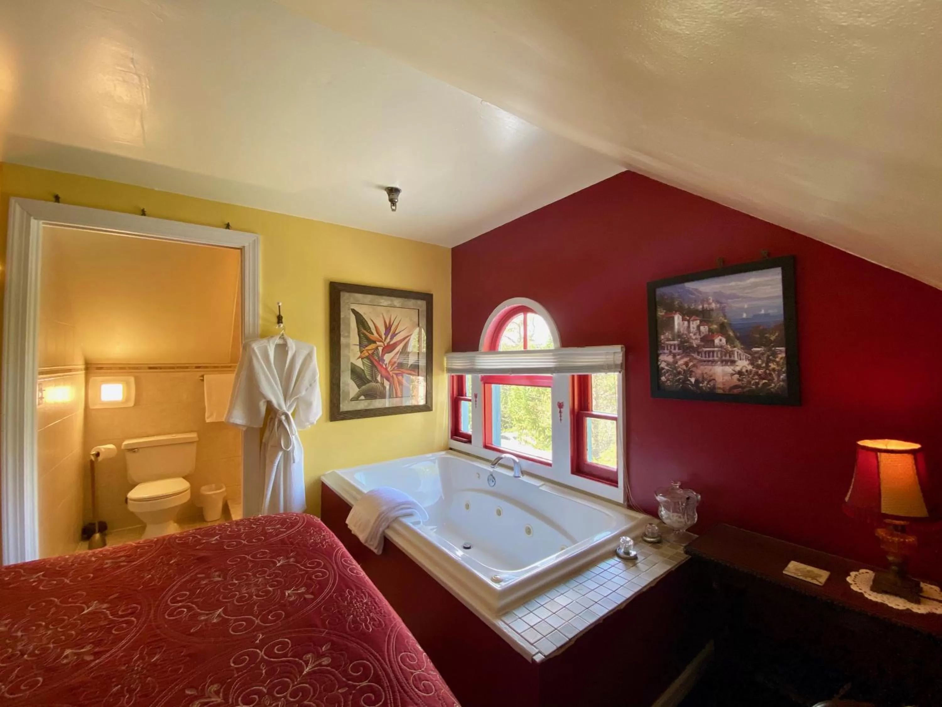 Shower, Bed in Penny Farthing Inn