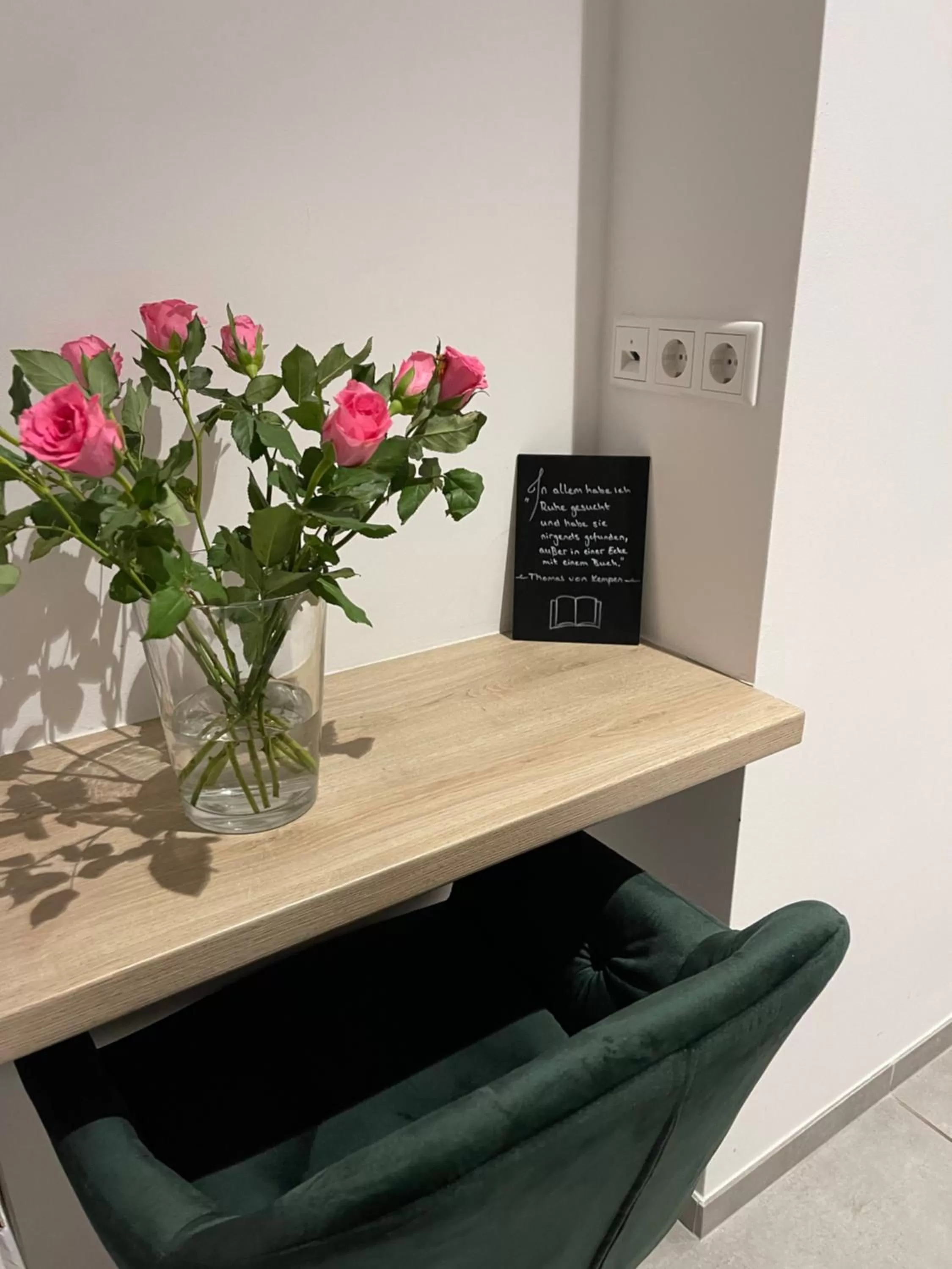 Restaurant/places to eat in Palm Premium Hotel & Apartments