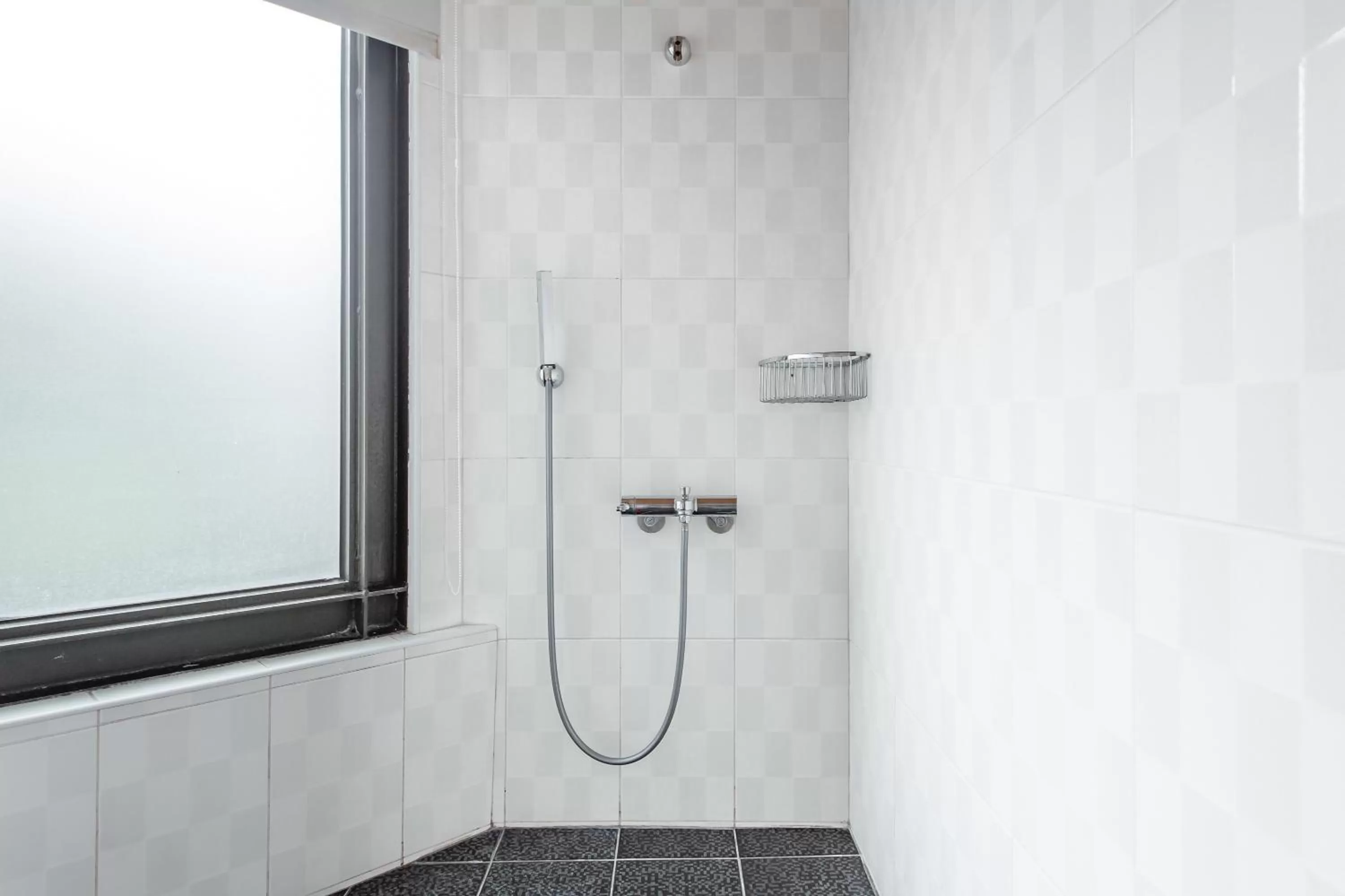 Bathroom in lightness Station Inn