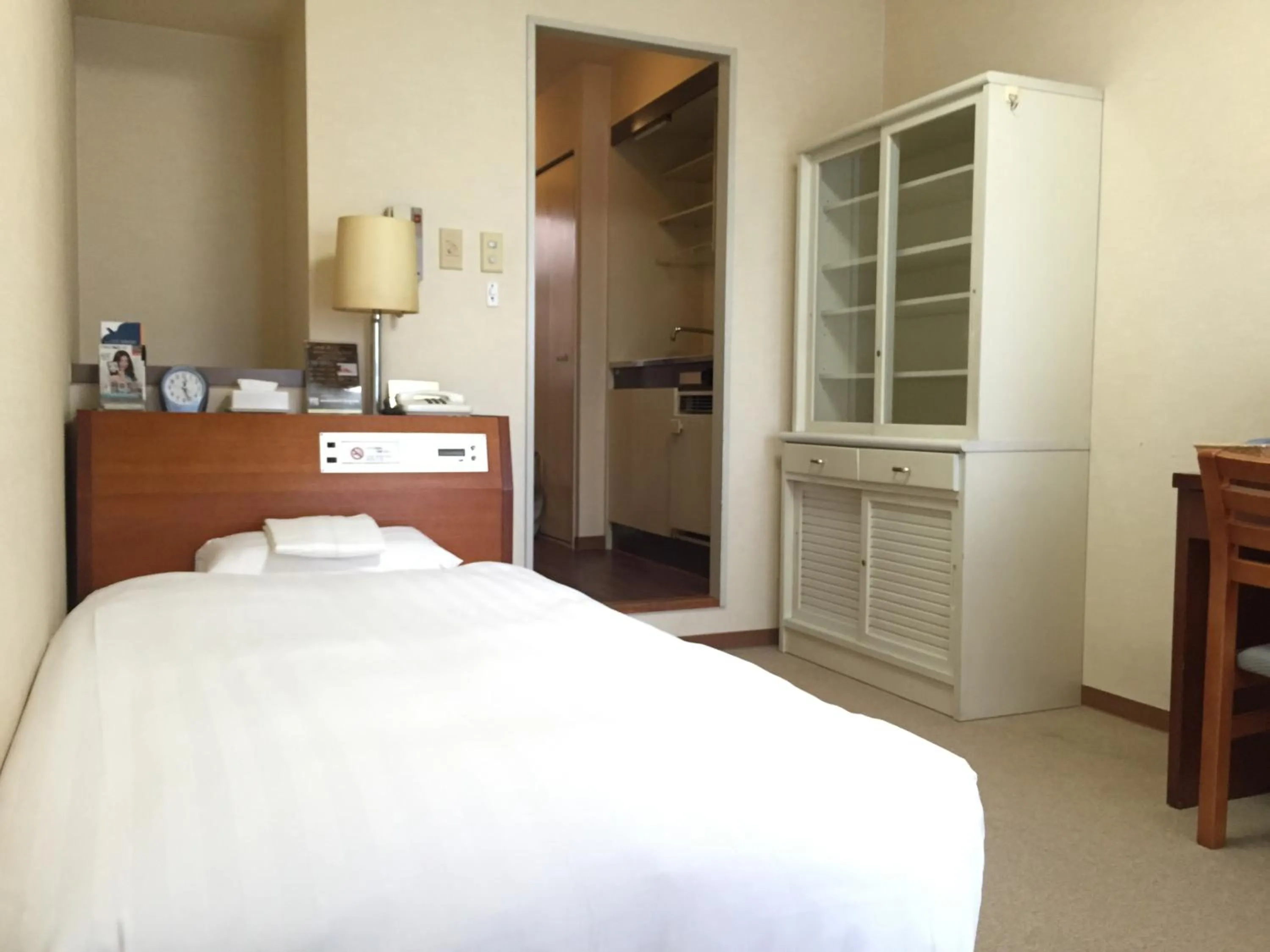 Photo of the whole room, Bed in Sky Heart Hotel Kawasaki