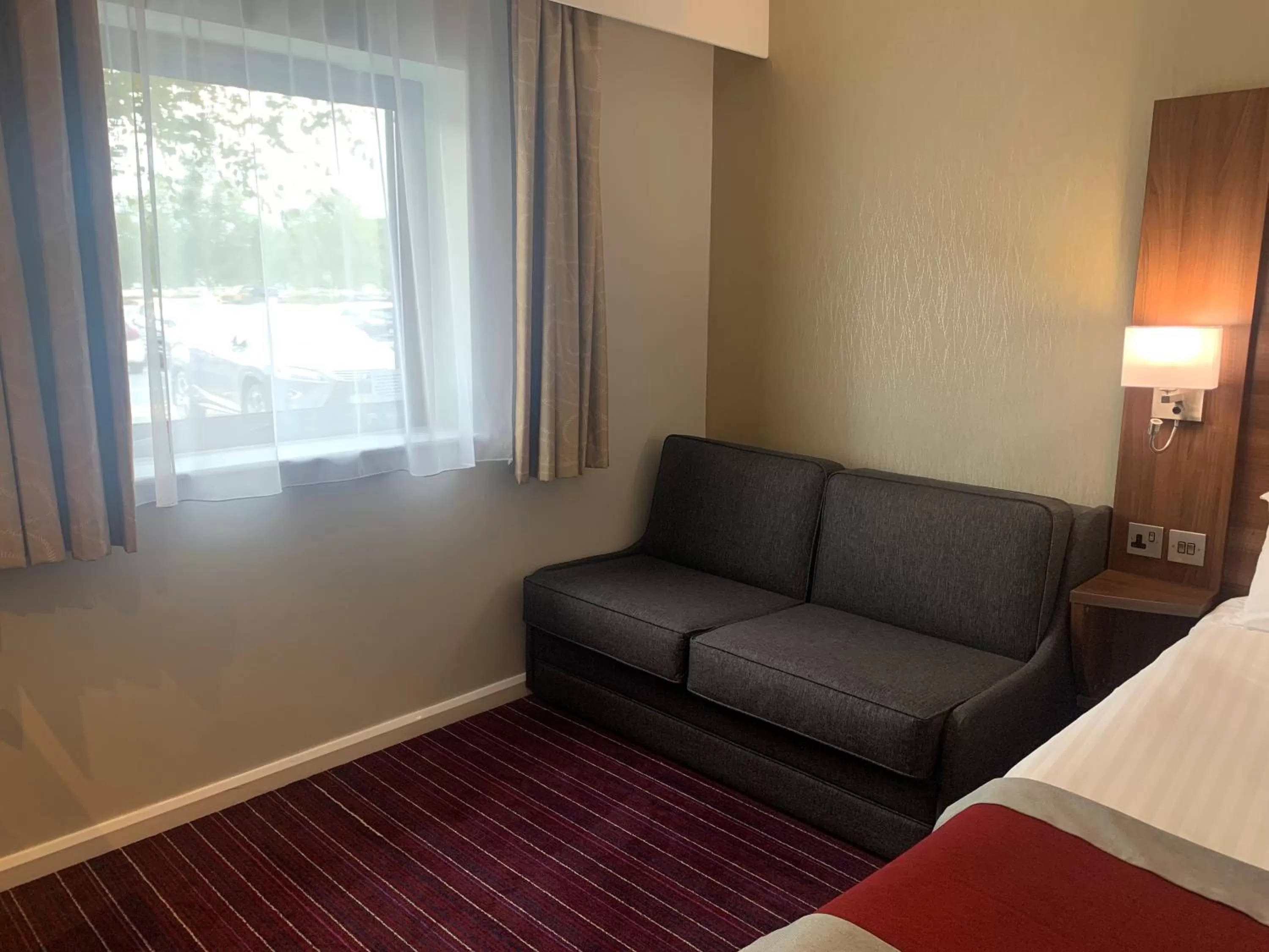 Seating area, Bed in Days Inn Wetherby