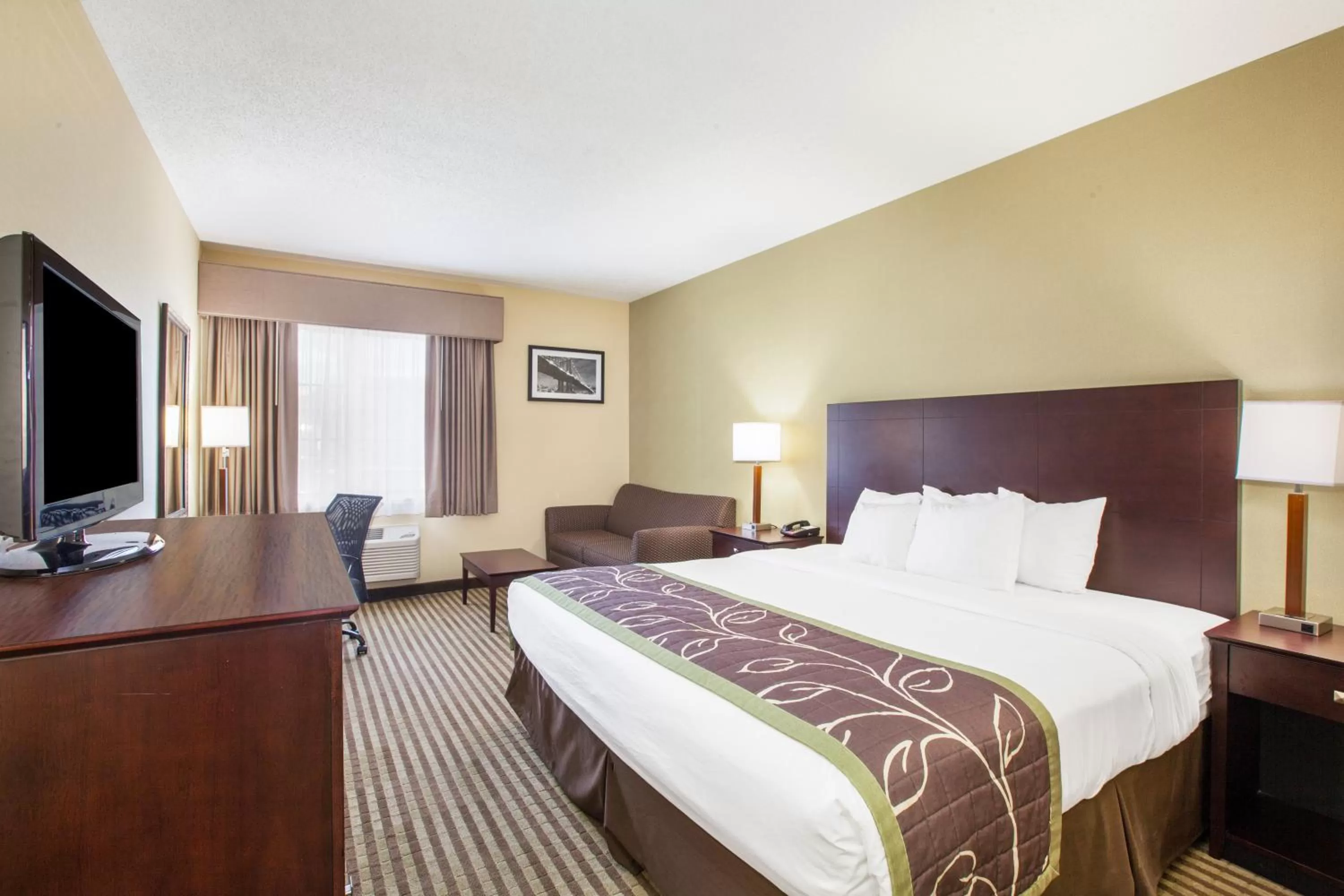 King Room - Non-Smoking in Days Inn by Wyndham Brewerton/ Syracuse near Oneida Lake