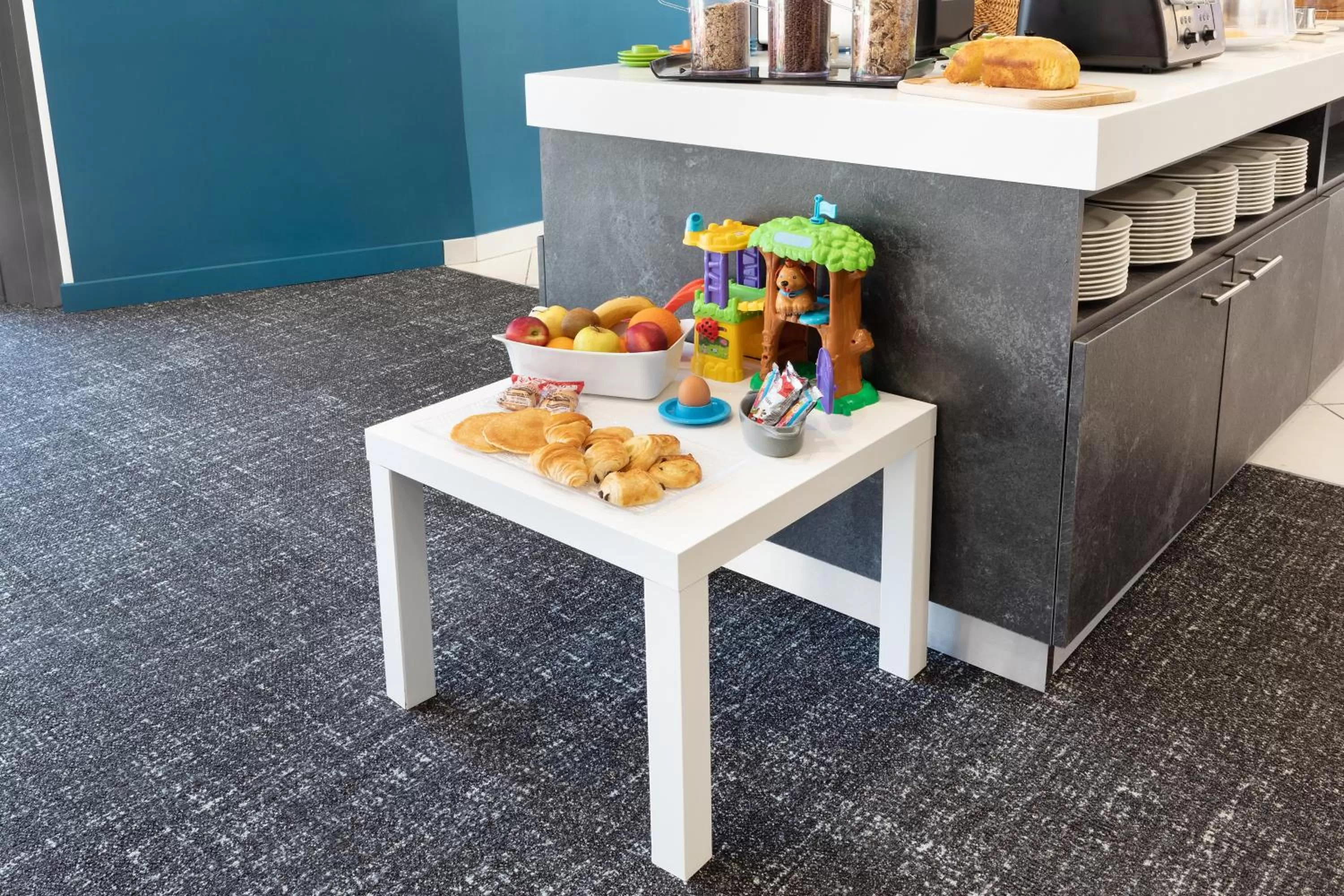 Breakfast in Holiday Inn Express Toulon - Est by IHG