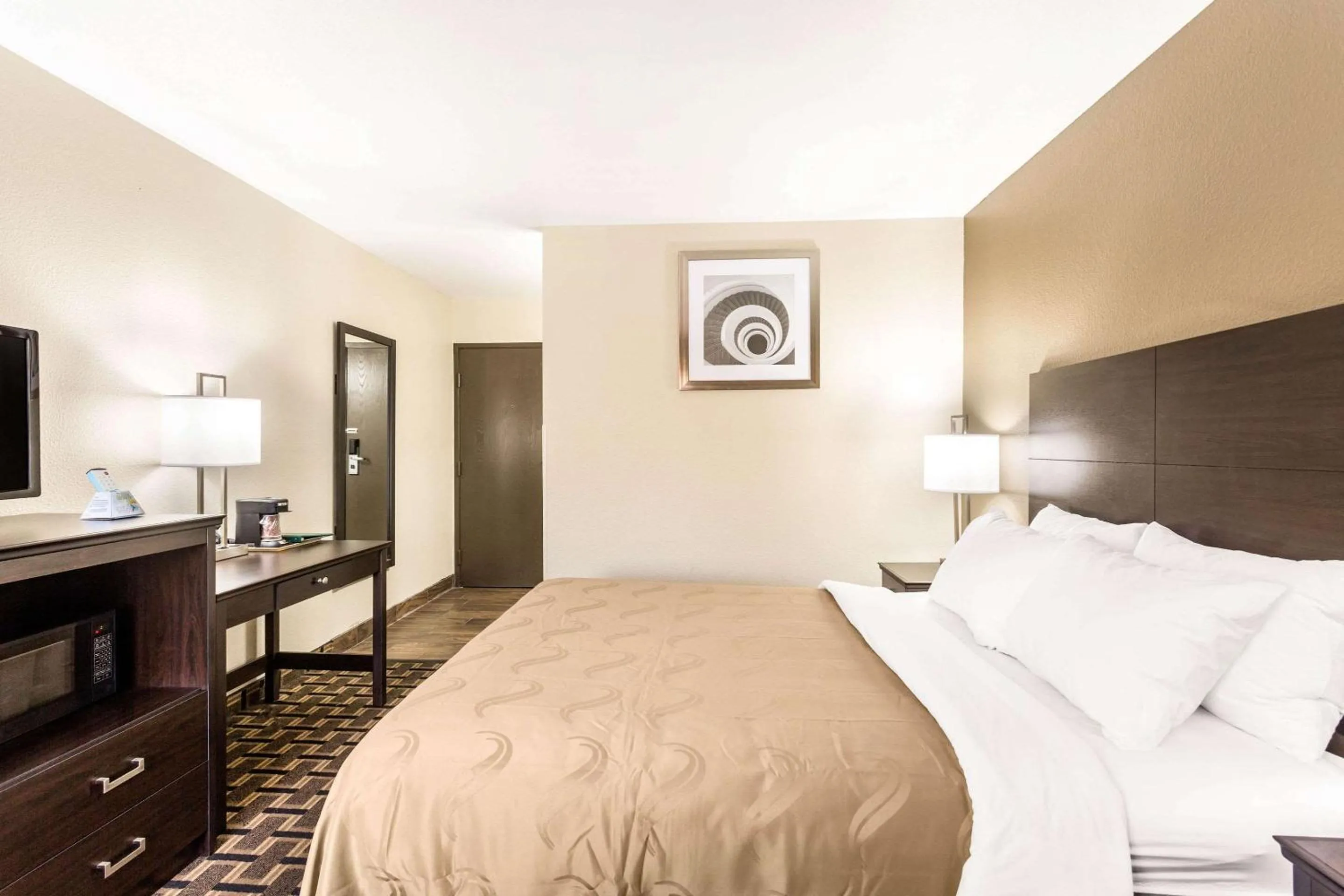 Photo of the whole room, Bed in Quality Inn Salt Lake City Downtown