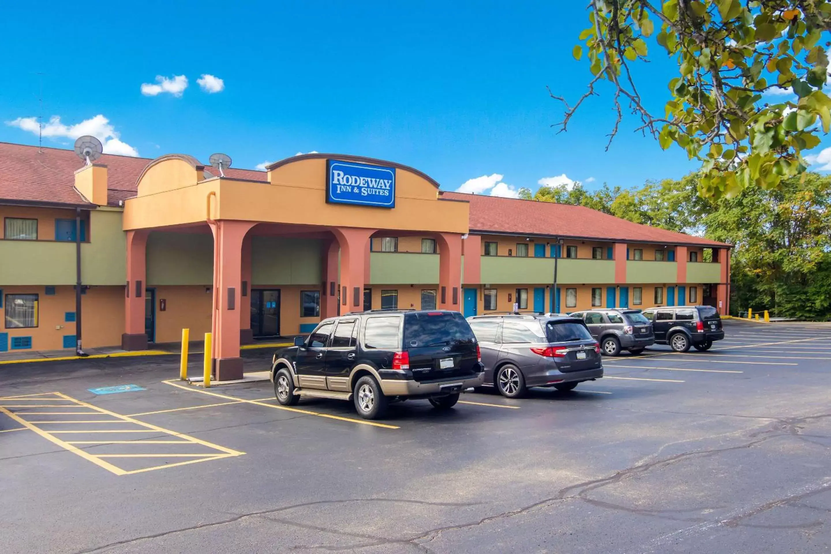 Rodeway Inn & Suites Monroeville-Pittsburgh Rodeway Inn & Suites Monroeville-Pittsburgh