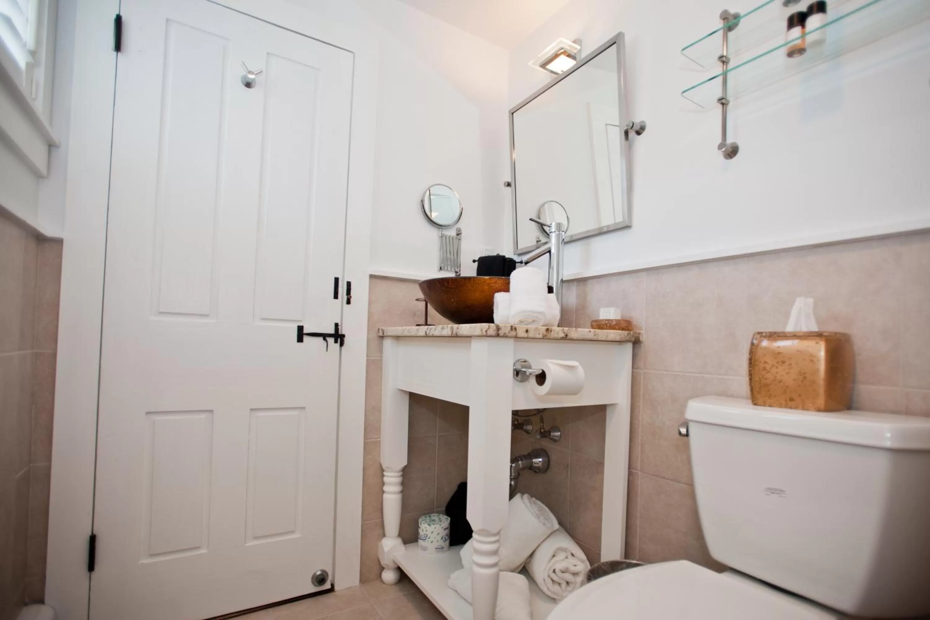 Toilet in The Platinum Pebble Boutique Inn - Adults Only Property