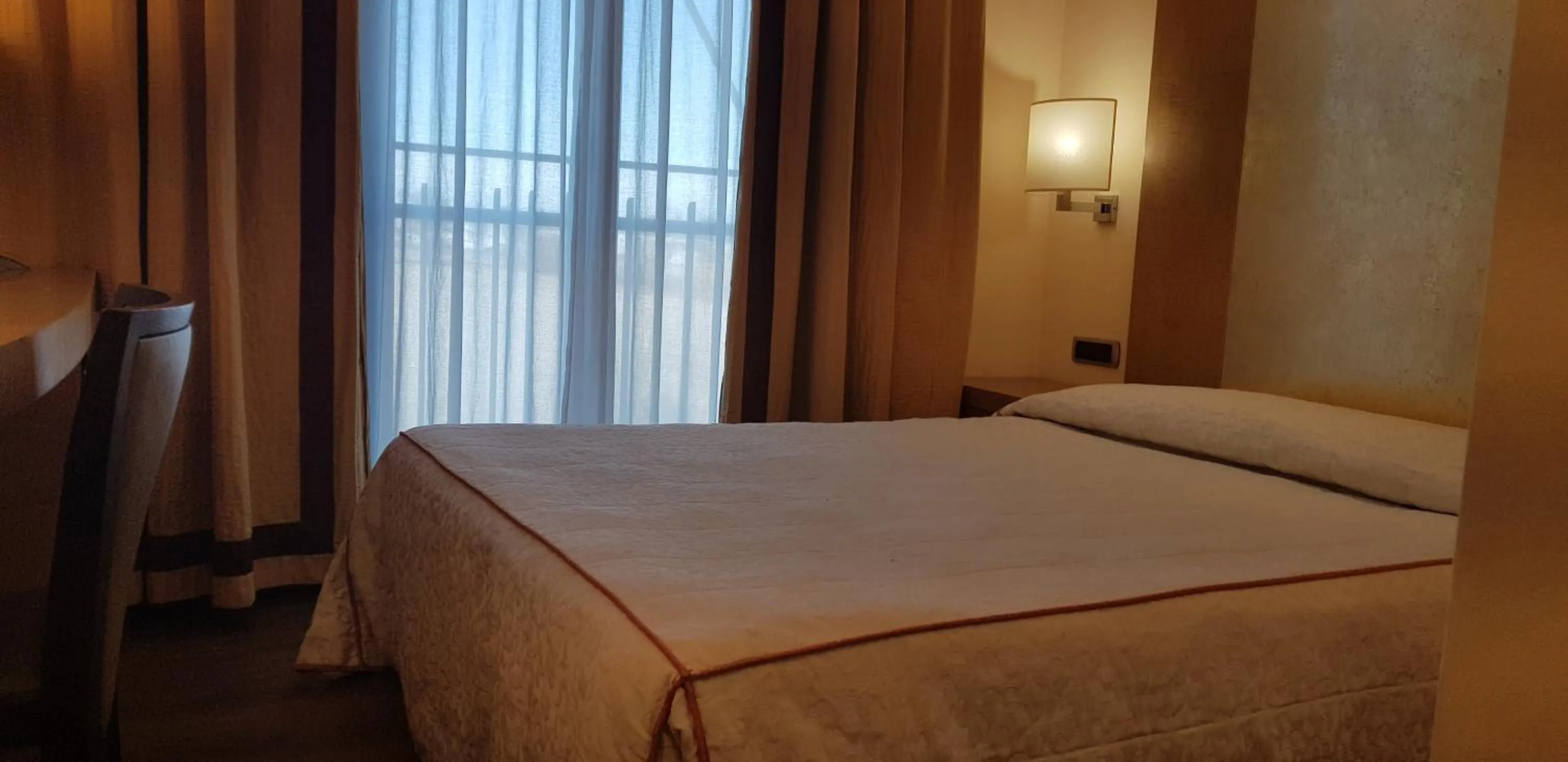 Bedroom, Bed in Hotel Tiffany Milano