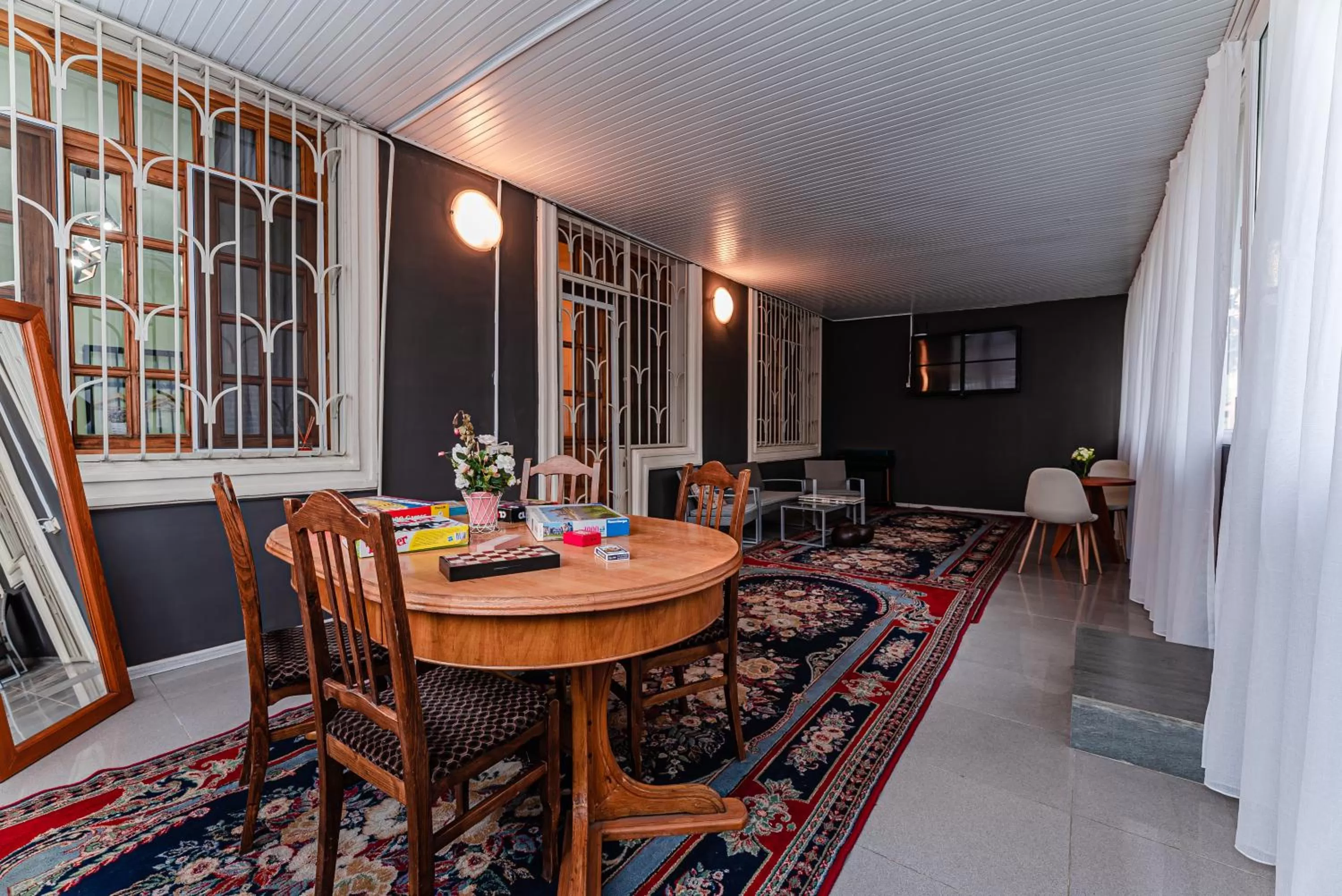 Communal lounge/ TV room, Dining Area in Jako Boutique Hotel