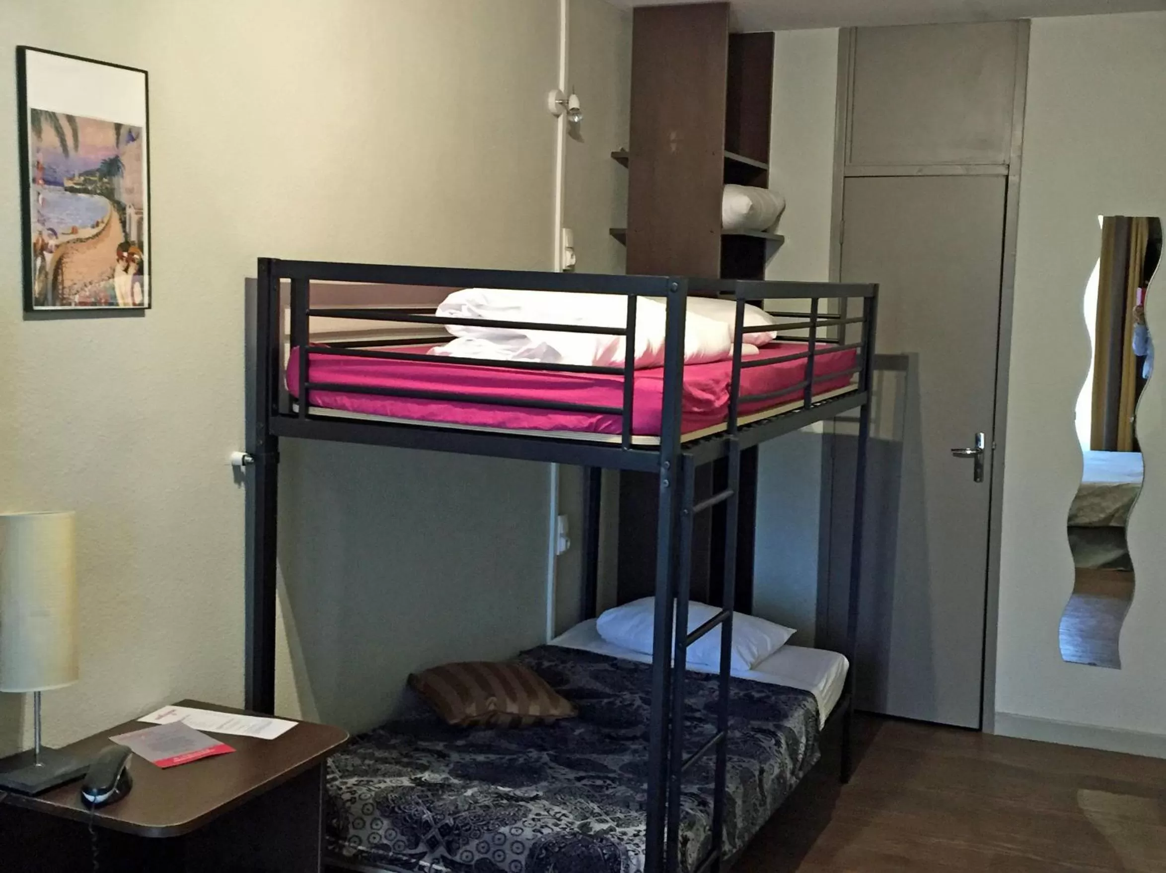 Bedroom, Bed in Hôtel des Ambassadeurs