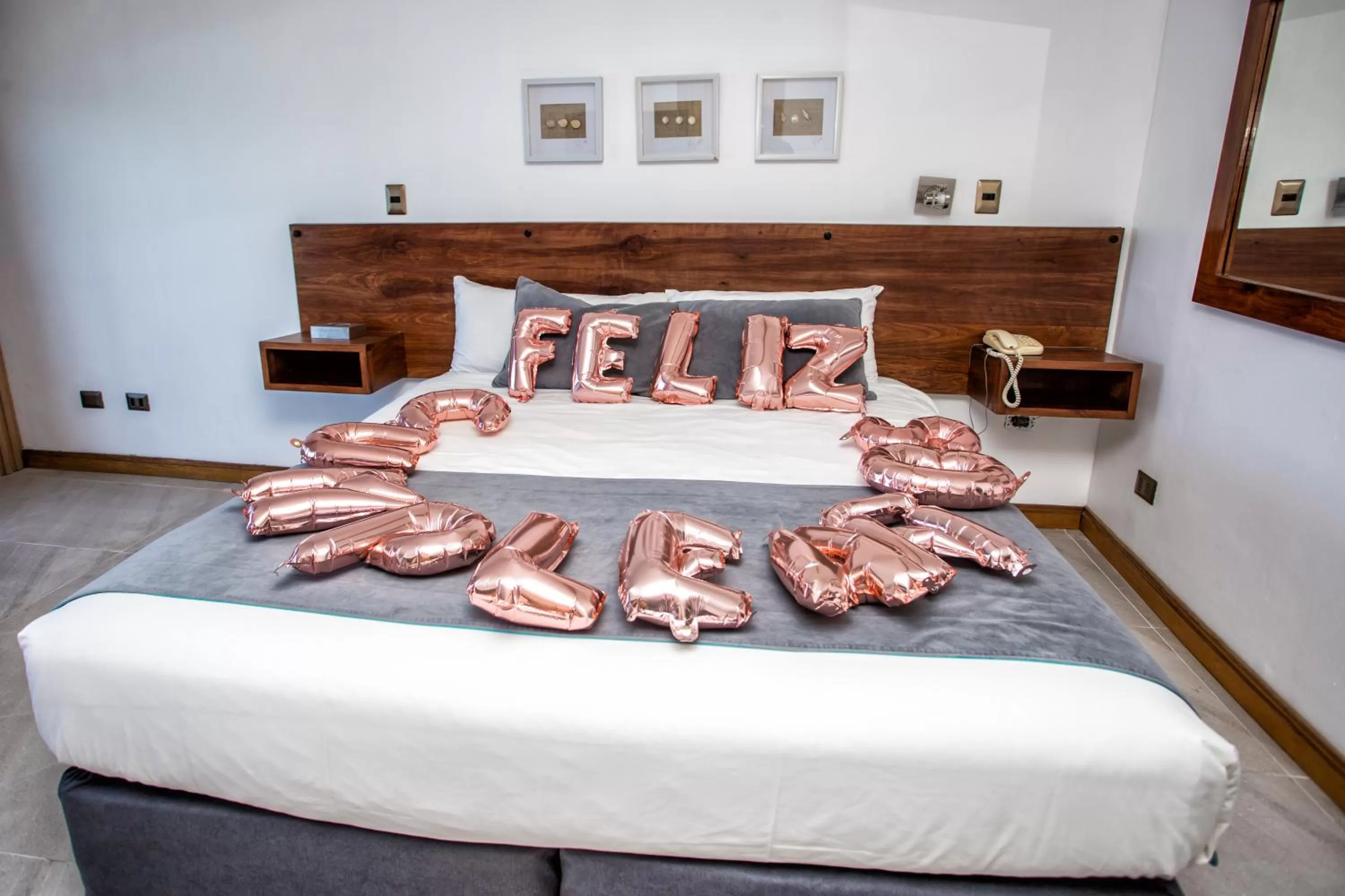 Bed in Hotel Oceanic